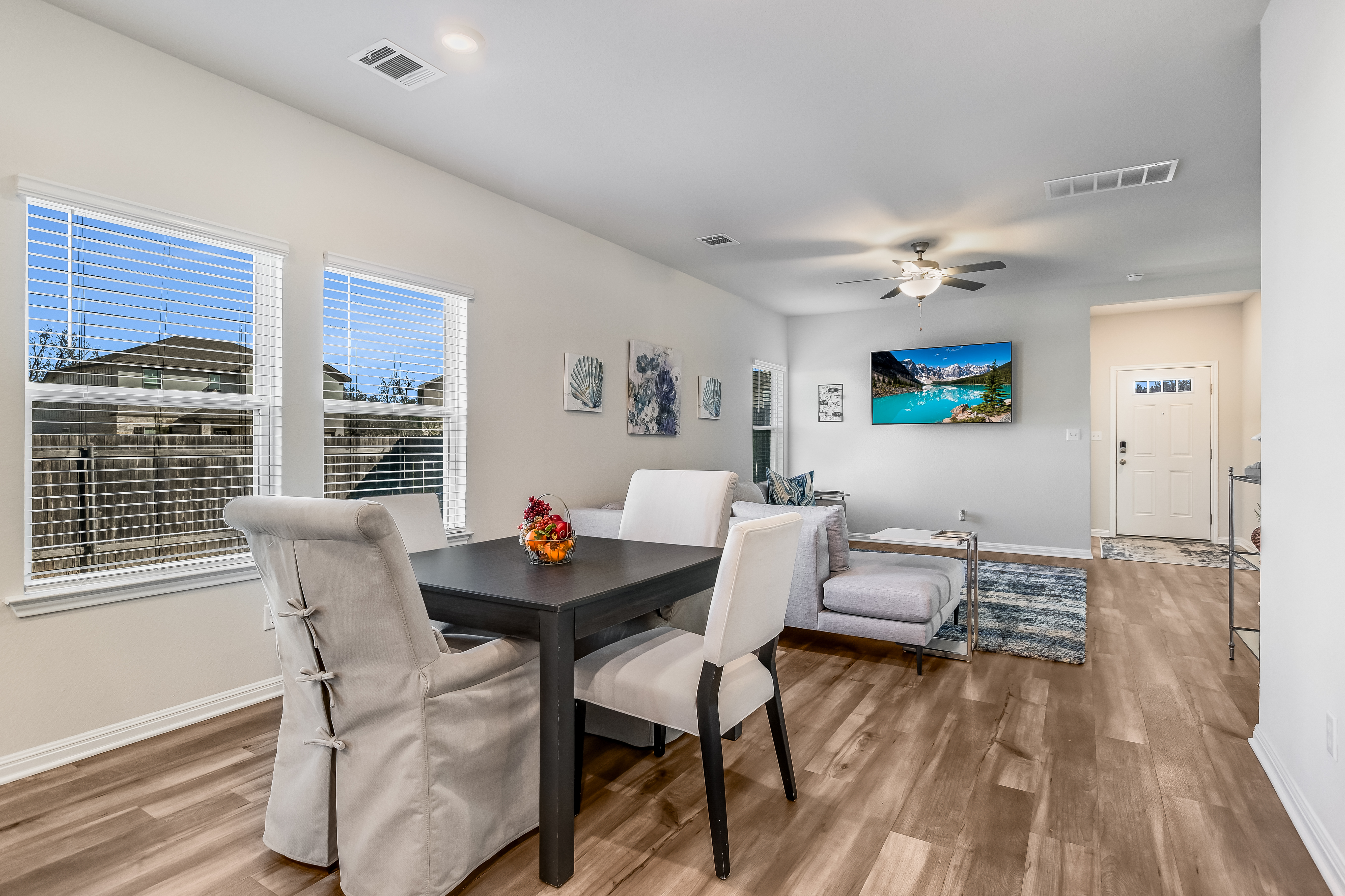  Immaculate Corner-Lot Home - 物件實景