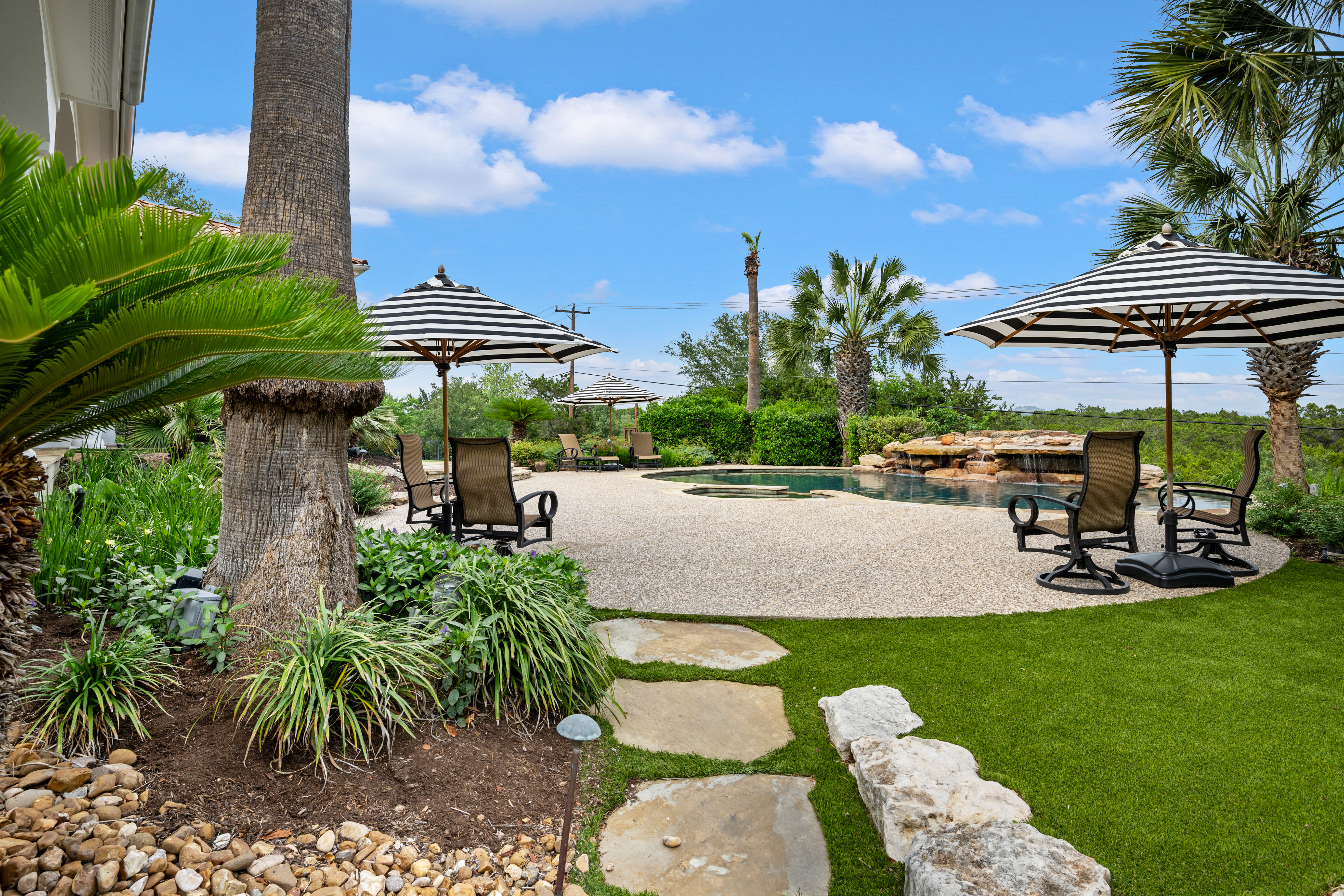  Elevated Dominion Living in Vineyard Estates - 物件實景
