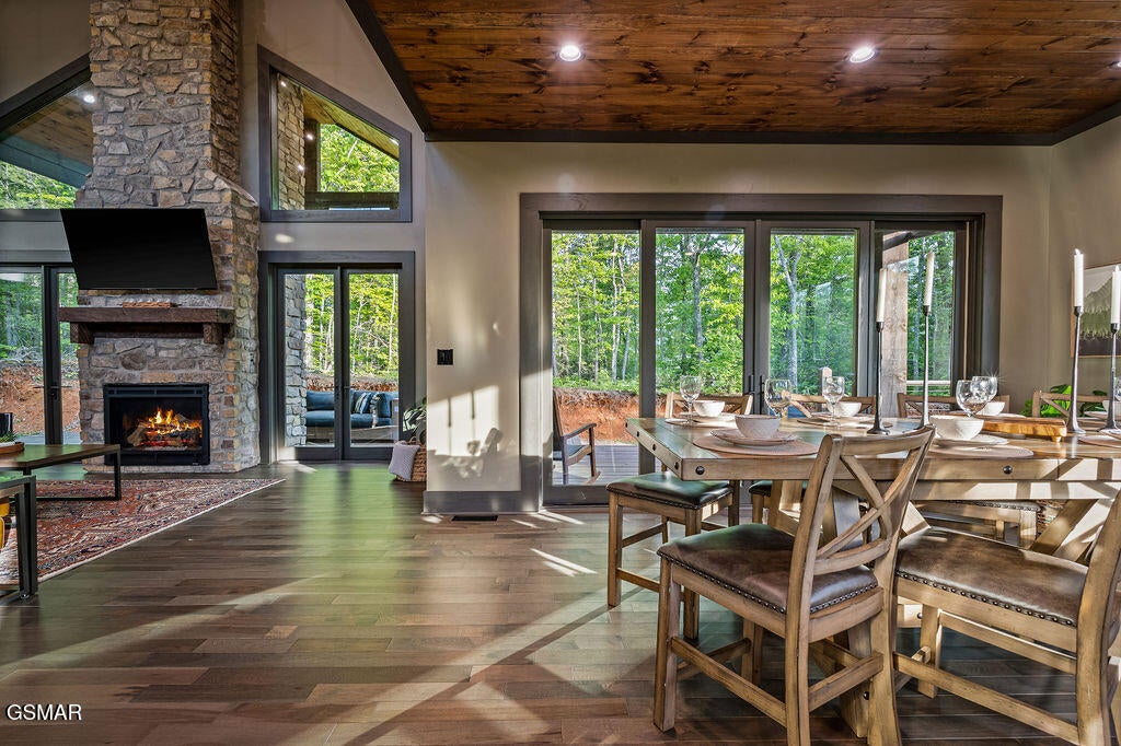 Gatlinburg, Tennessee, 37738, United States, 3 Bedrooms Bedrooms, ,5 BathroomsBathrooms,Residential,For Sale,2034960
