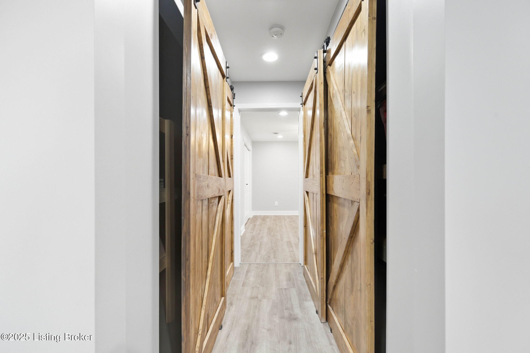 La Grange, Kentucky, 40031, United States, 5 Bedrooms Bedrooms, ,4 BathroomsBathrooms,Residential,For Sale,1971685