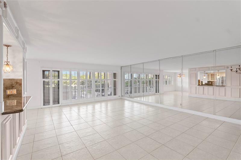 Lauderdale By The Sea, Florida, 33308, United States, 2 Bedrooms Bedrooms, ,2 BathroomsBathrooms,Residential,For Sale,1898422