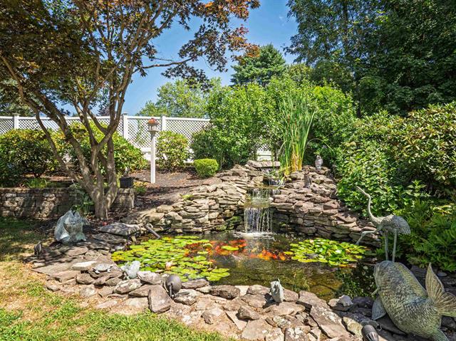 Dover, New Hampshire, 03820, United States, 3 Bedrooms Bedrooms, ,4 BathroomsBathrooms,Residential,For Sale,1926257
