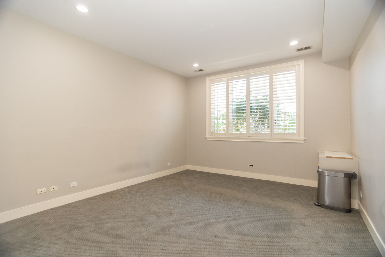 Chicago, Illinois, 60610, United States, 3 Bedrooms Bedrooms, ,3 BathroomsBathrooms,Residential,For Sale,1977363