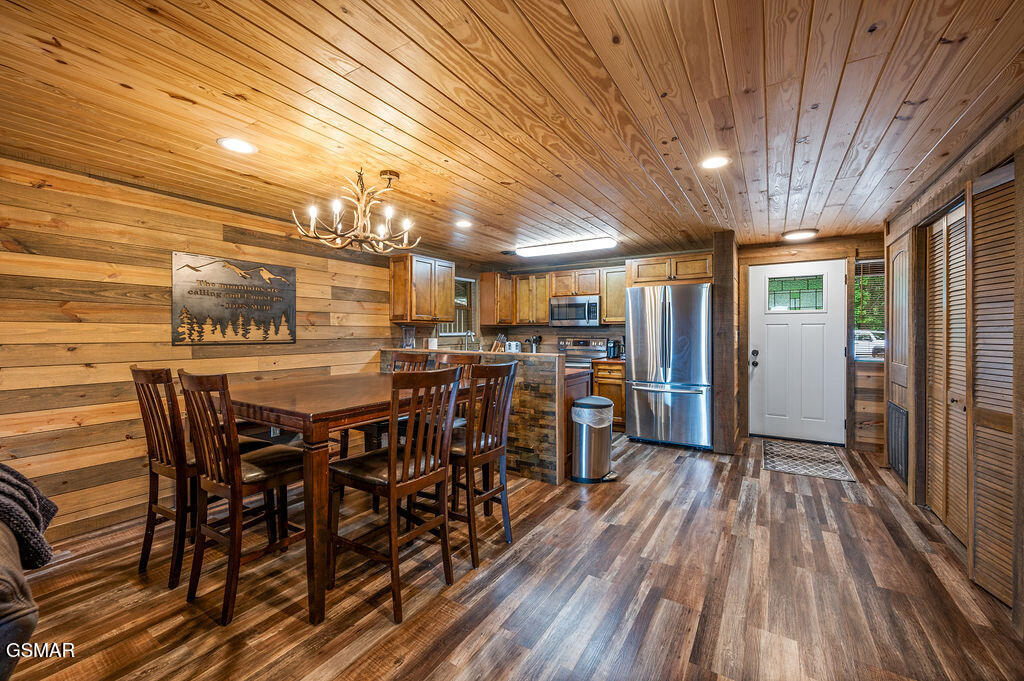 Sevierville, Tennessee, 37876, United States, 4 Bedrooms Bedrooms, ,6 BathroomsBathrooms,Residential,For Sale,2008845