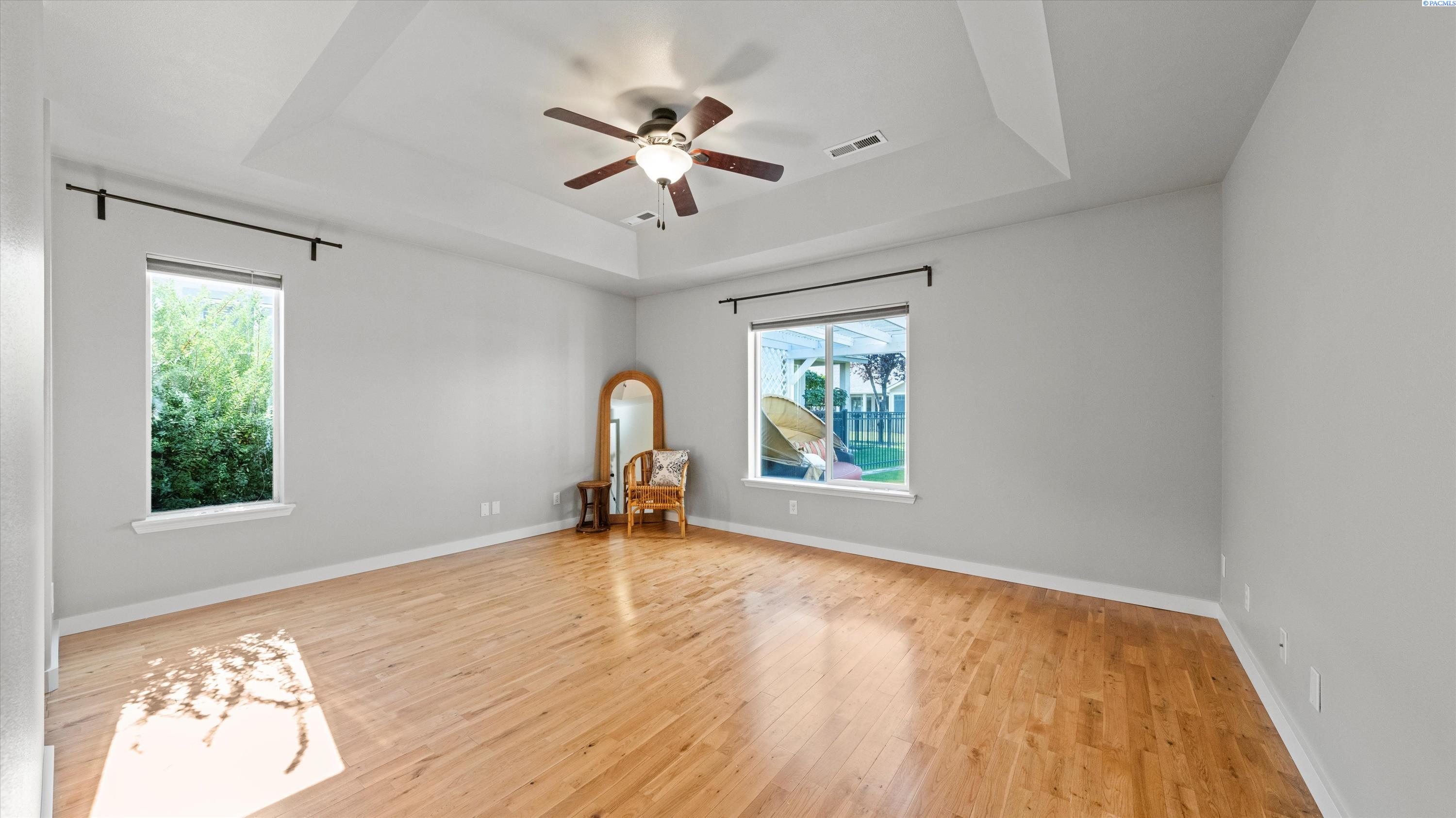 Pasco, Washington, 99301, United States, 4 Bedrooms Bedrooms, ,2 BathroomsBathrooms,Residential,For Sale,1956772