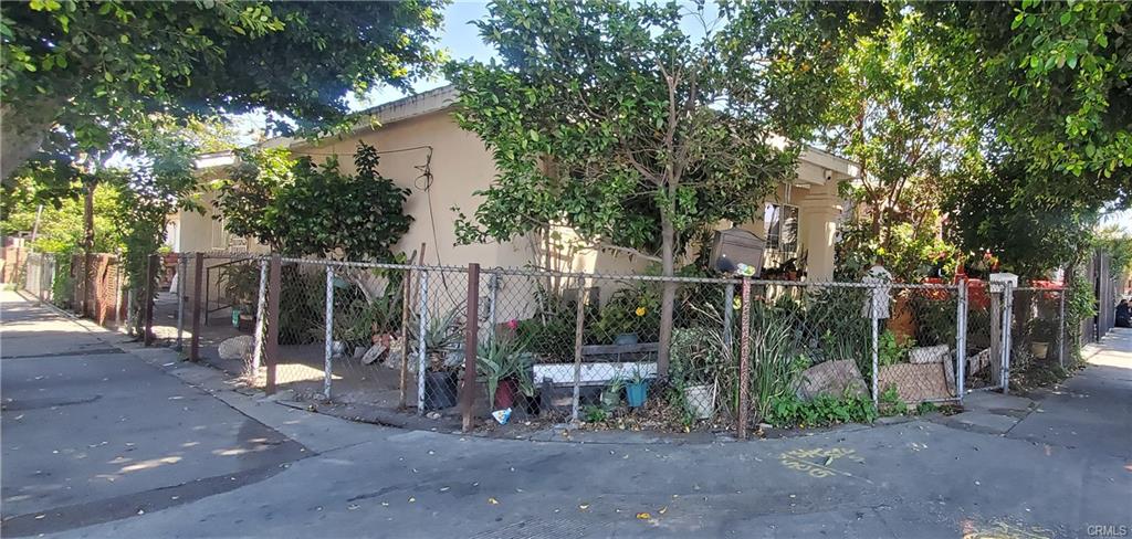 Los Angeles, California, 90001, United States, 2 Bedrooms Bedrooms, ,1 BathroomBathrooms,Residential,For Sale,1943233