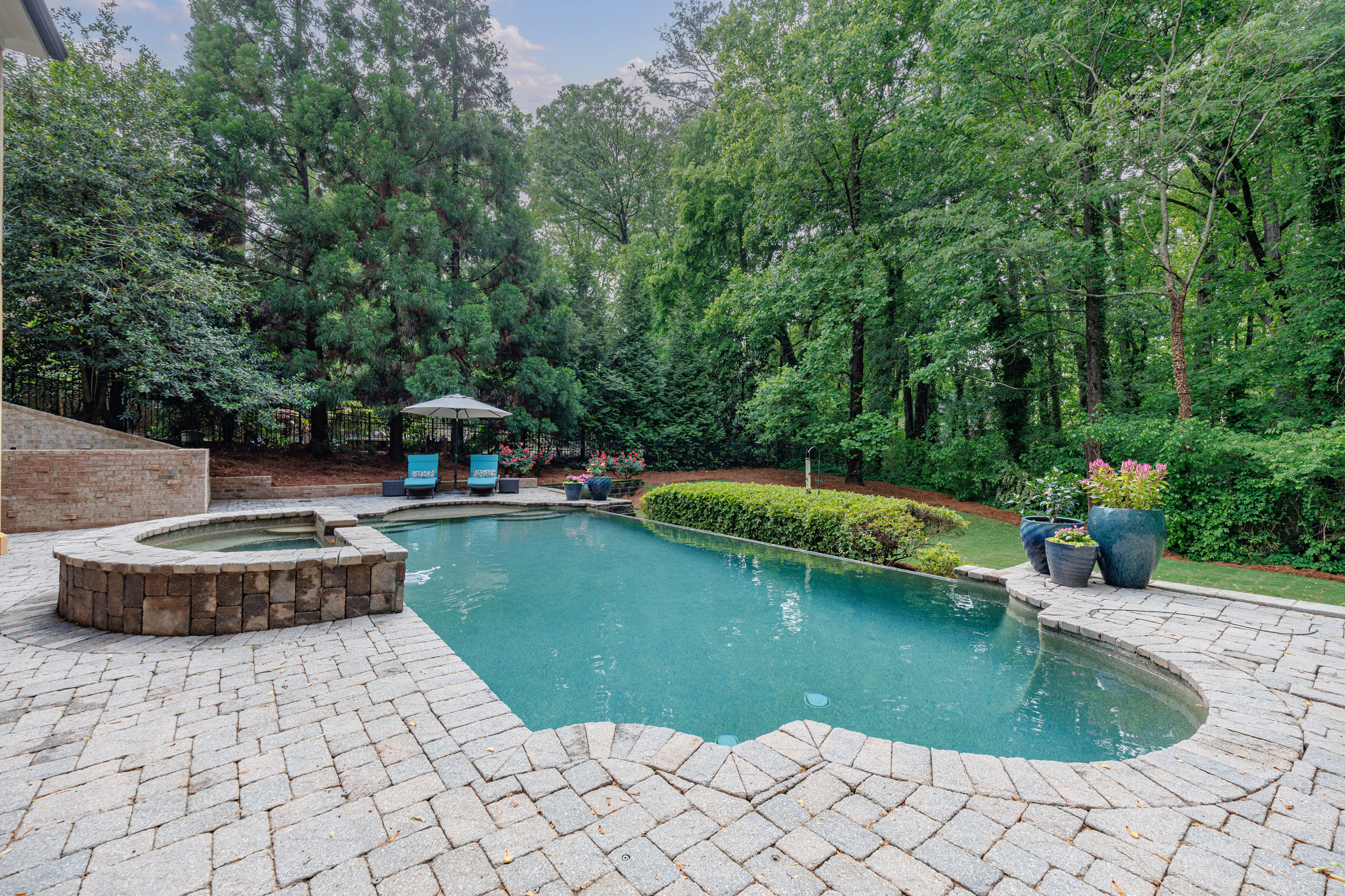  Stunning European-inspired Home on Private, Wooded Lot in East Cobb - 物件實景