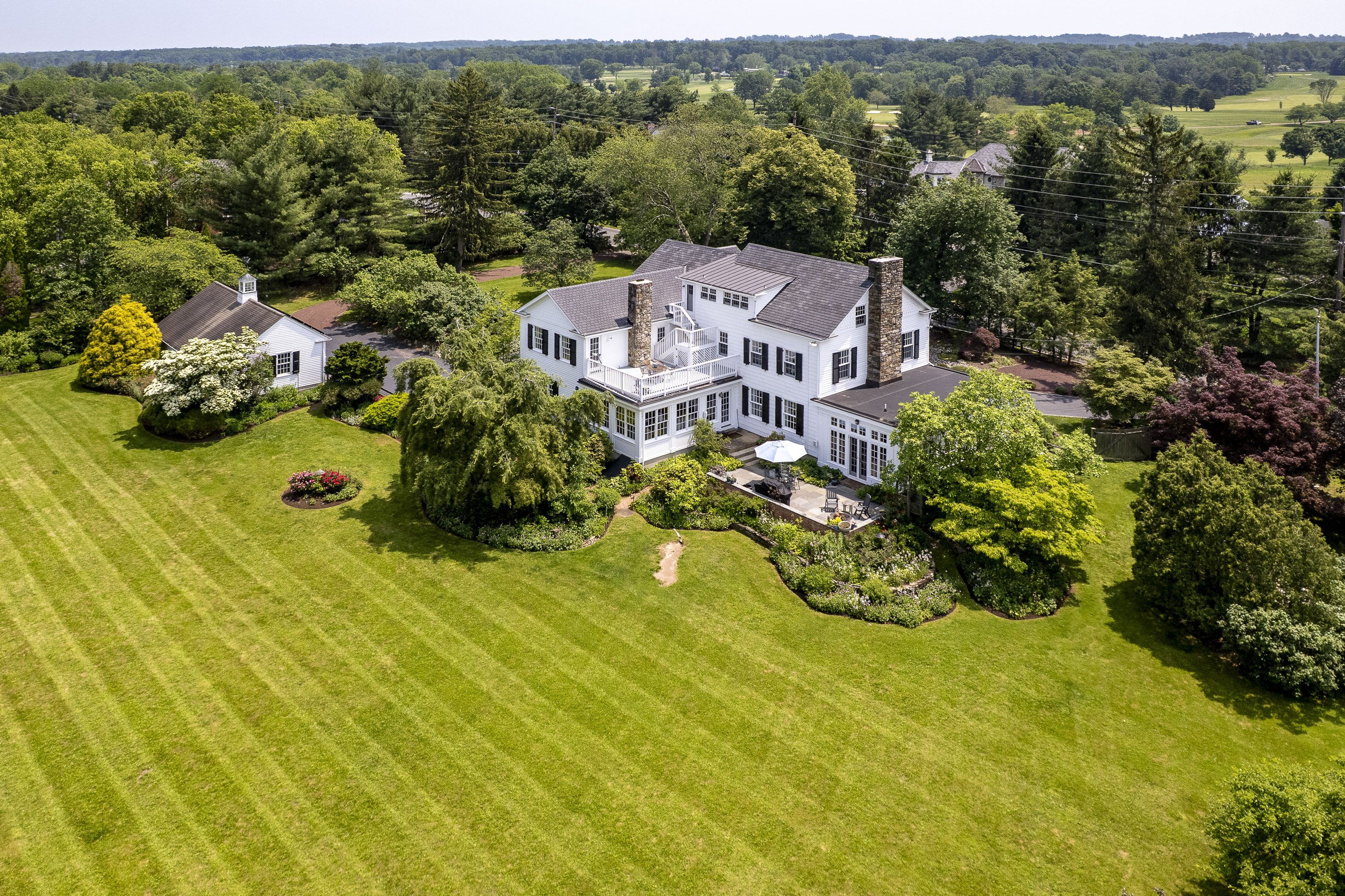  Gracefully Expanded Colonial Home on Picture-Perfect Grounds - 物件實景