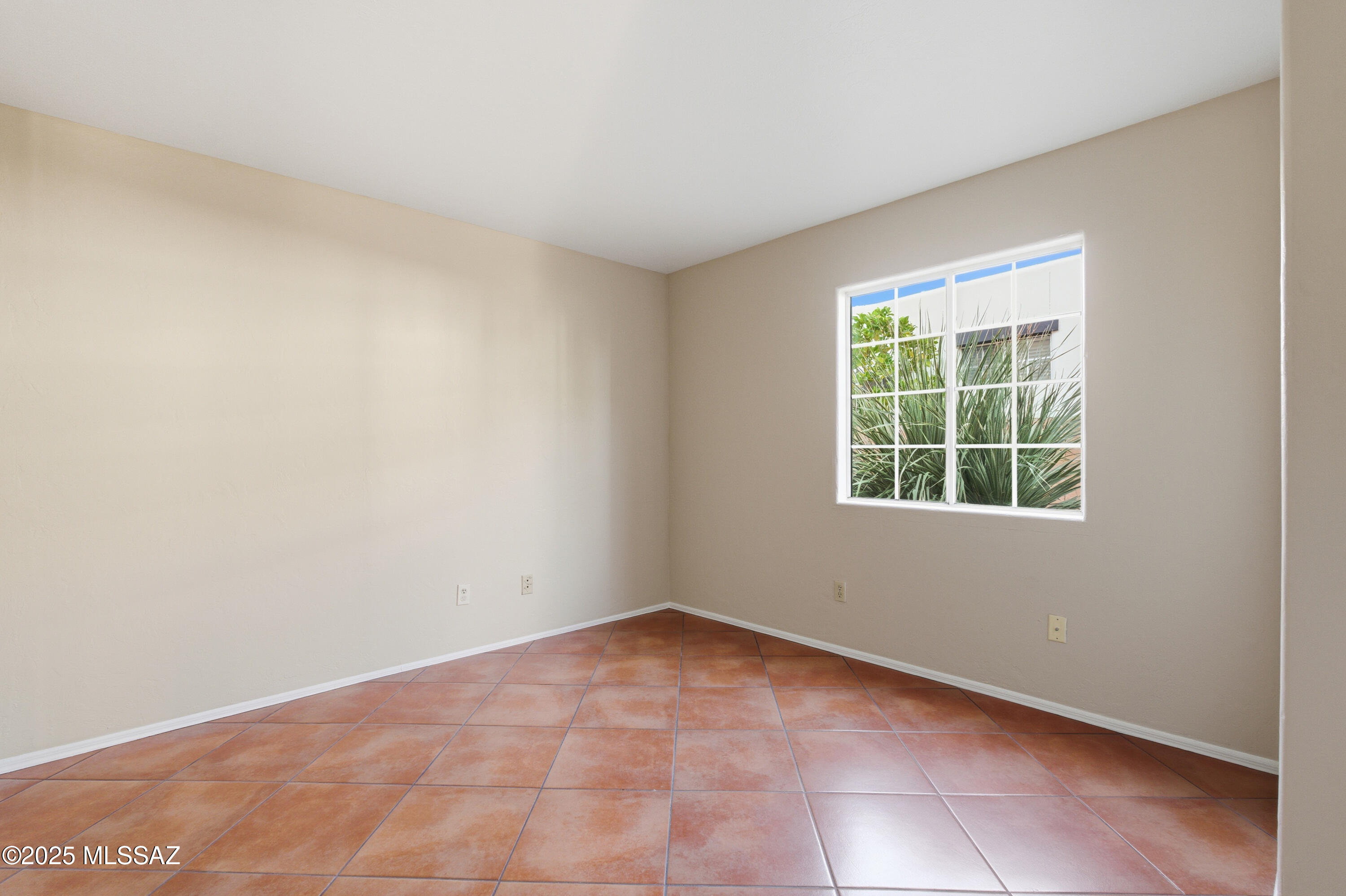 Tucson, Arizona, 85712, United States, 4 Bedrooms Bedrooms, ,3 BathroomsBathrooms,Residential,For Sale,1989179