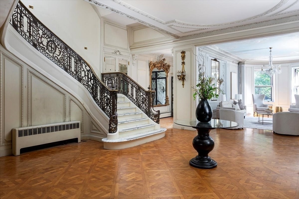 Boston, Massachusetts, 02115, United States, 7 Bedrooms Bedrooms, ,9 BathroomsBathrooms,Residential,For Sale,1948145