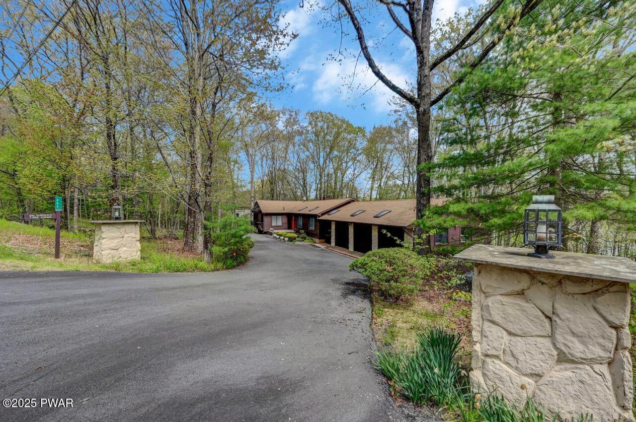 Lords Valley, Pennsylvania, 18428, United States, 5 Bedrooms Bedrooms, ,3 BathroomsBathrooms,Residential,For Sale,1977416