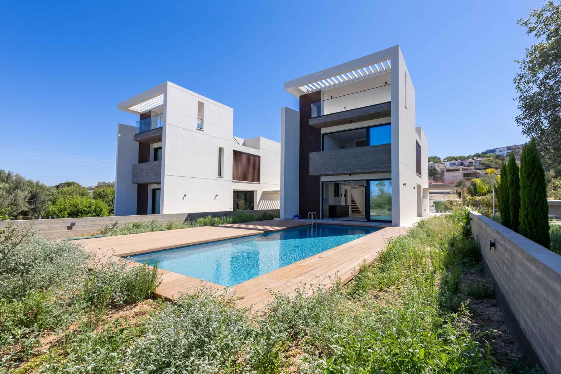  Three-Bedroom Villa with Rooftop Sea Views in a Gated Complex in Chlorakas - 物件實景