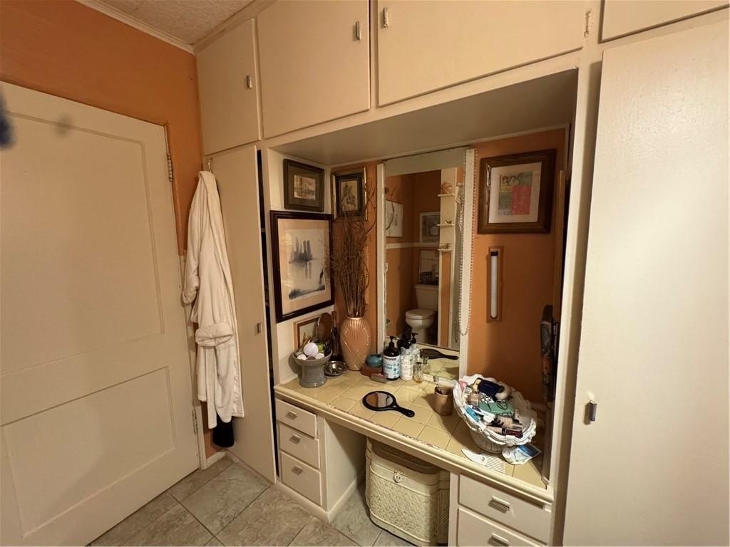 Fayetteville, Arkansas, 72701, United States, 2 Bedrooms Bedrooms, ,2 BathroomsBathrooms,Residential,For Sale,1980541