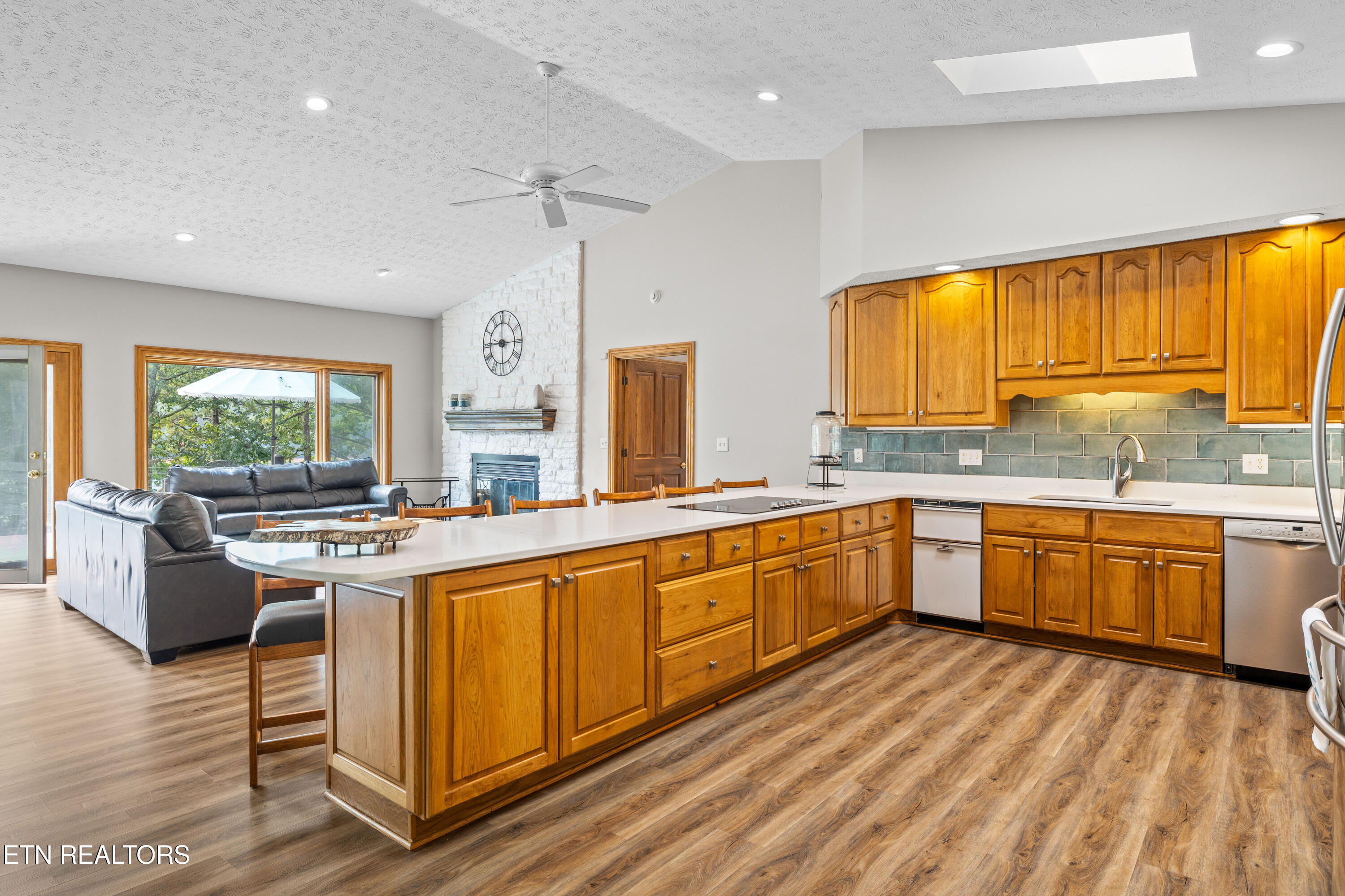 LaFollette, Tennessee, 37766, United States, 3 Bedrooms Bedrooms, ,4 BathroomsBathrooms,Residential,For Sale,1979718