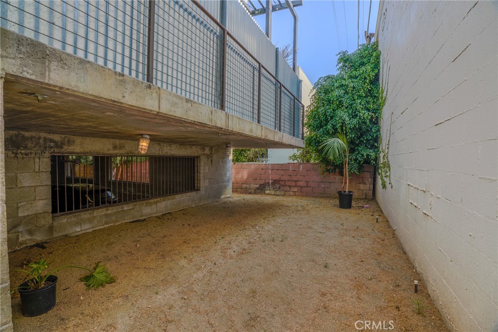 West Hollywood, California, 90046, United States, 1 Bedroom Bedrooms, ,2 BathroomsBathrooms,Residential,For Sale,1913666