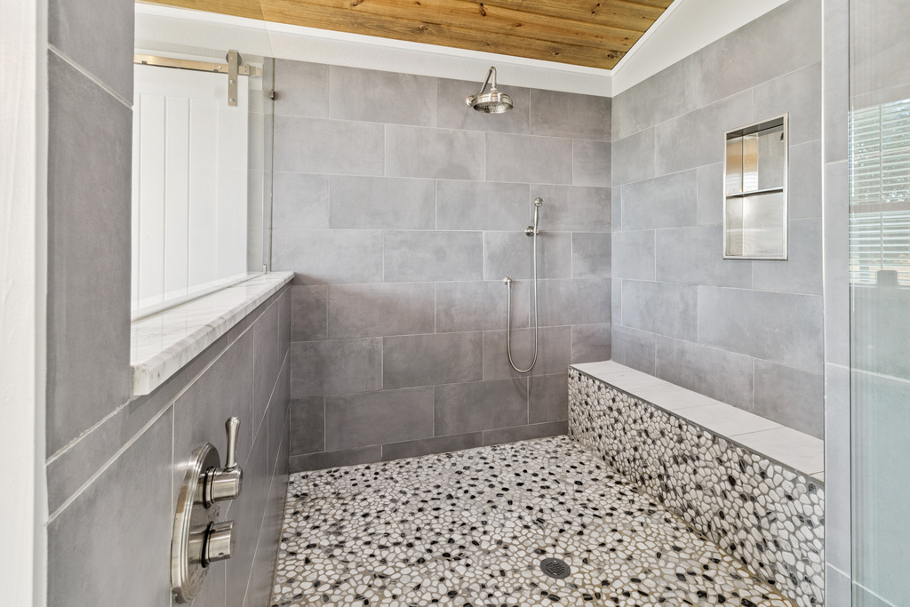 Mabank, Texas, 75147, United States, 2 Bedrooms Bedrooms, ,3 BathroomsBathrooms,Residential,For Sale,1989004