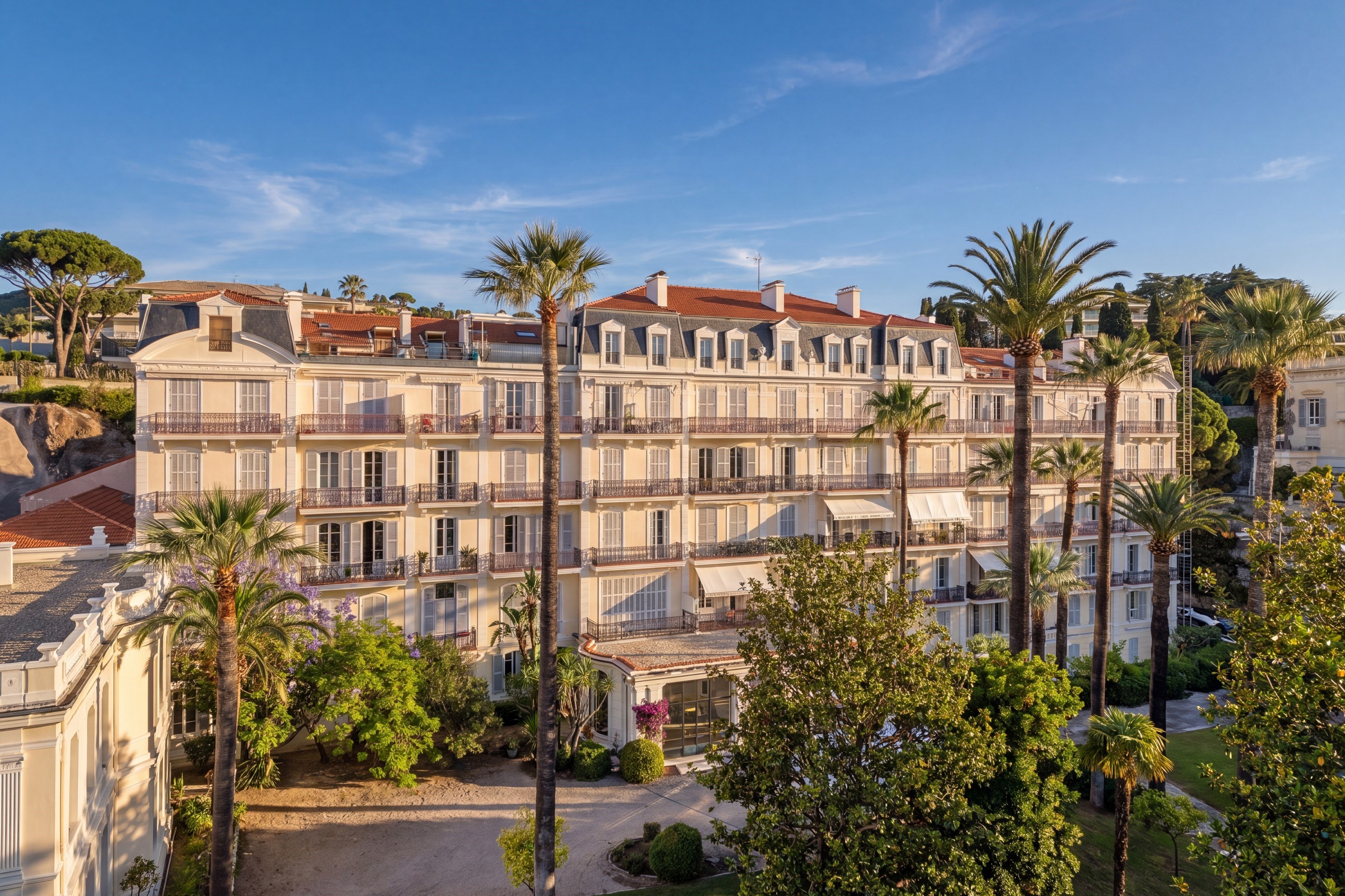  La Croix des Gardes: Penthouse with panoramic sea views and terraces in a histo… - 物件實景