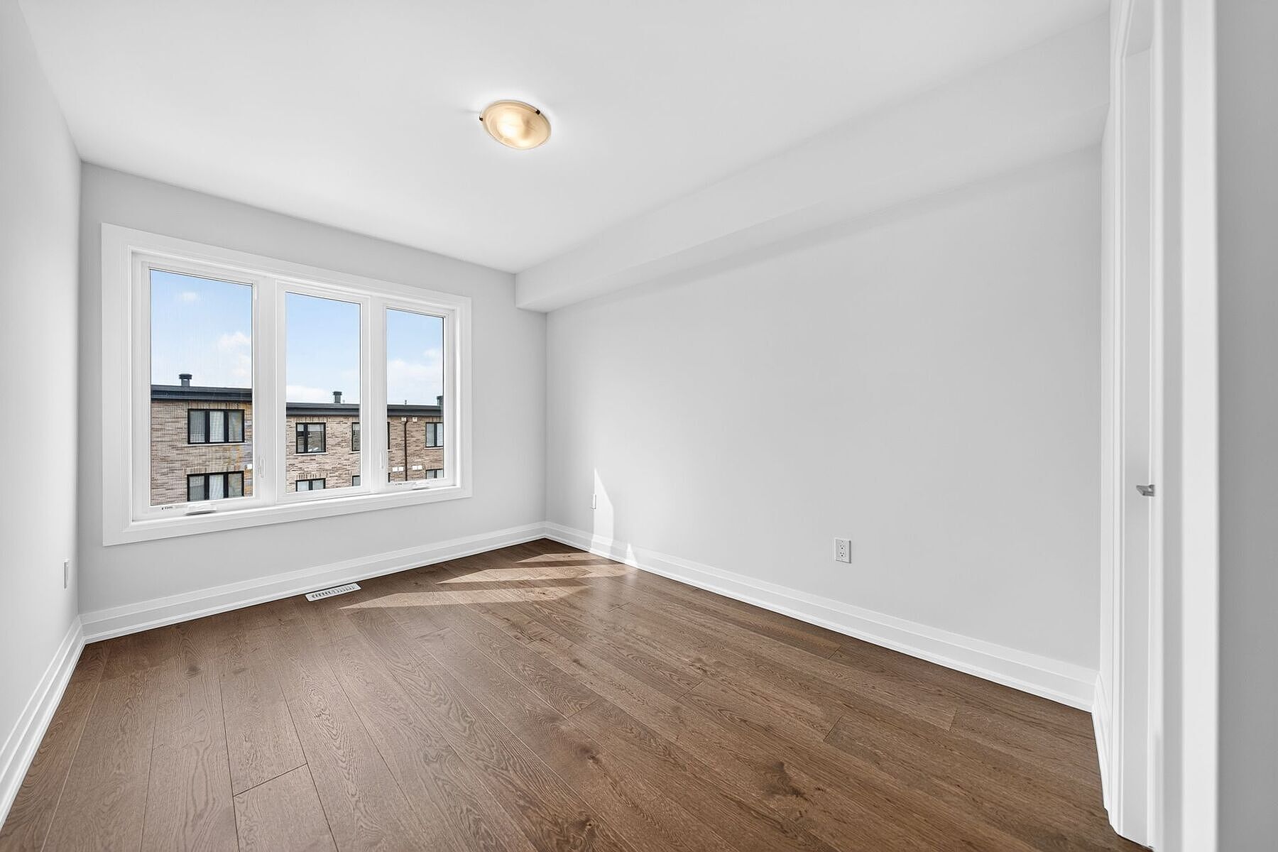  Brand New Luxurious Townhome - 物件實景
