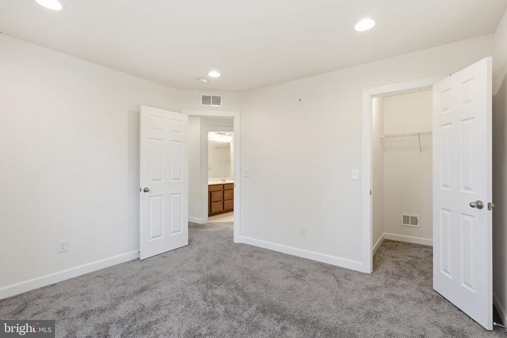 Fredericksburg, Virginia, 22405, United States, 5 Bedrooms Bedrooms, ,3 BathroomsBathrooms,Residential,For Sale,1987075