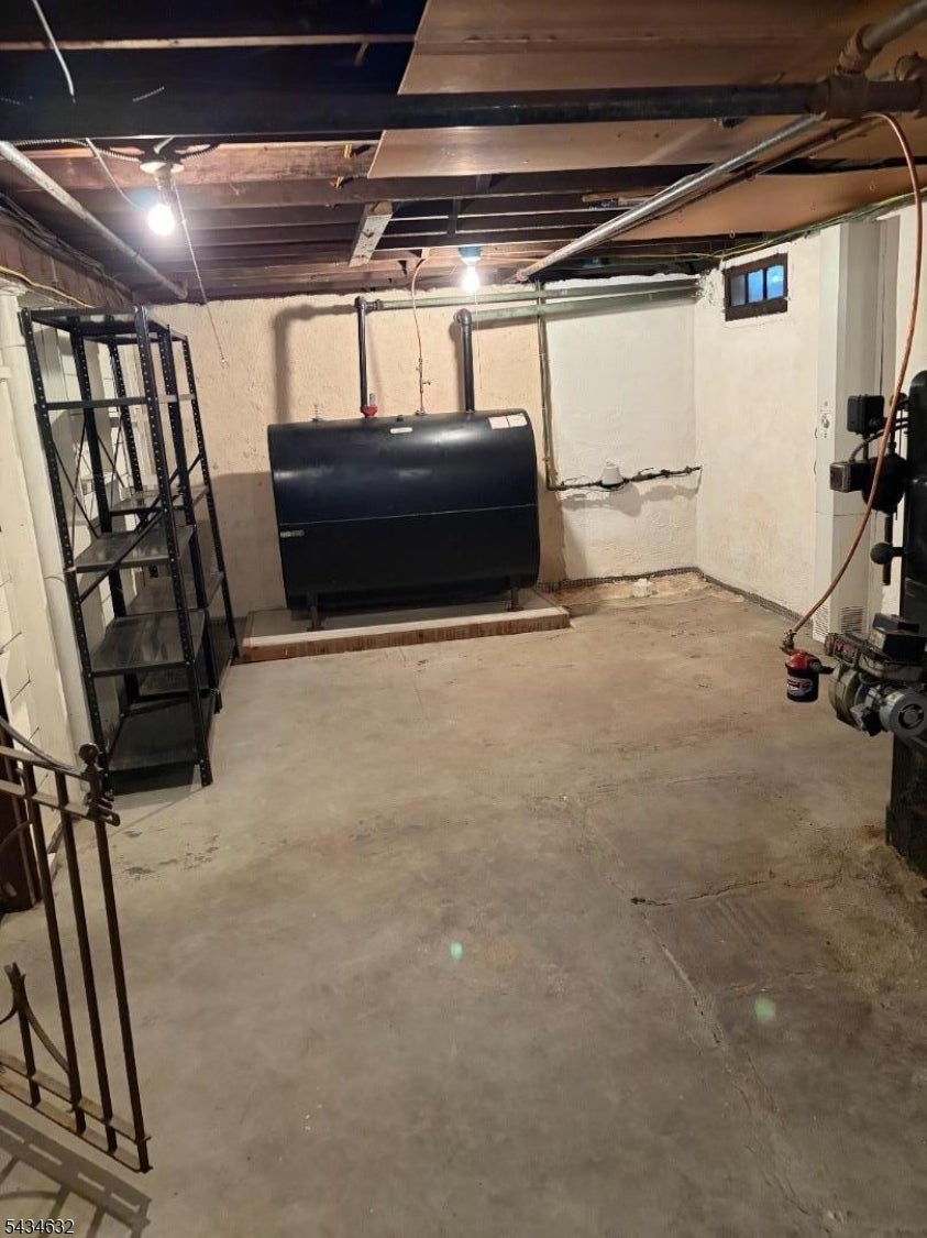Bloomfield Twp., New Jersey, 07003, United States, 3 Bedrooms Bedrooms, ,1 BathroomBathrooms,Residential,For Sale,2048064