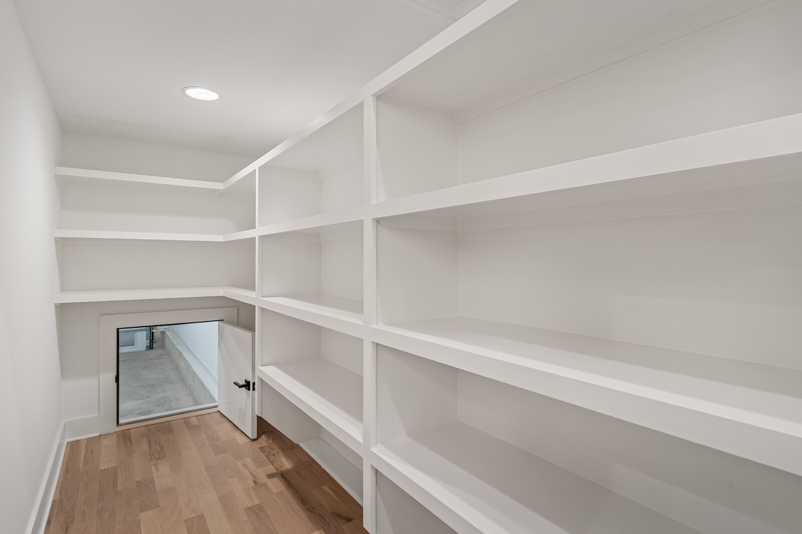 Nashville, Tennessee, 37206, United States, 4 Bedrooms Bedrooms, ,7 BathroomsBathrooms,Residential,For Sale,1989518