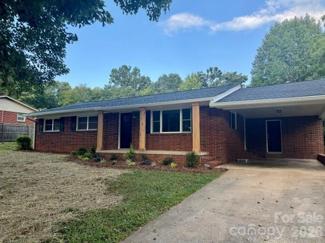 Wall St, Morganton, NC 28655