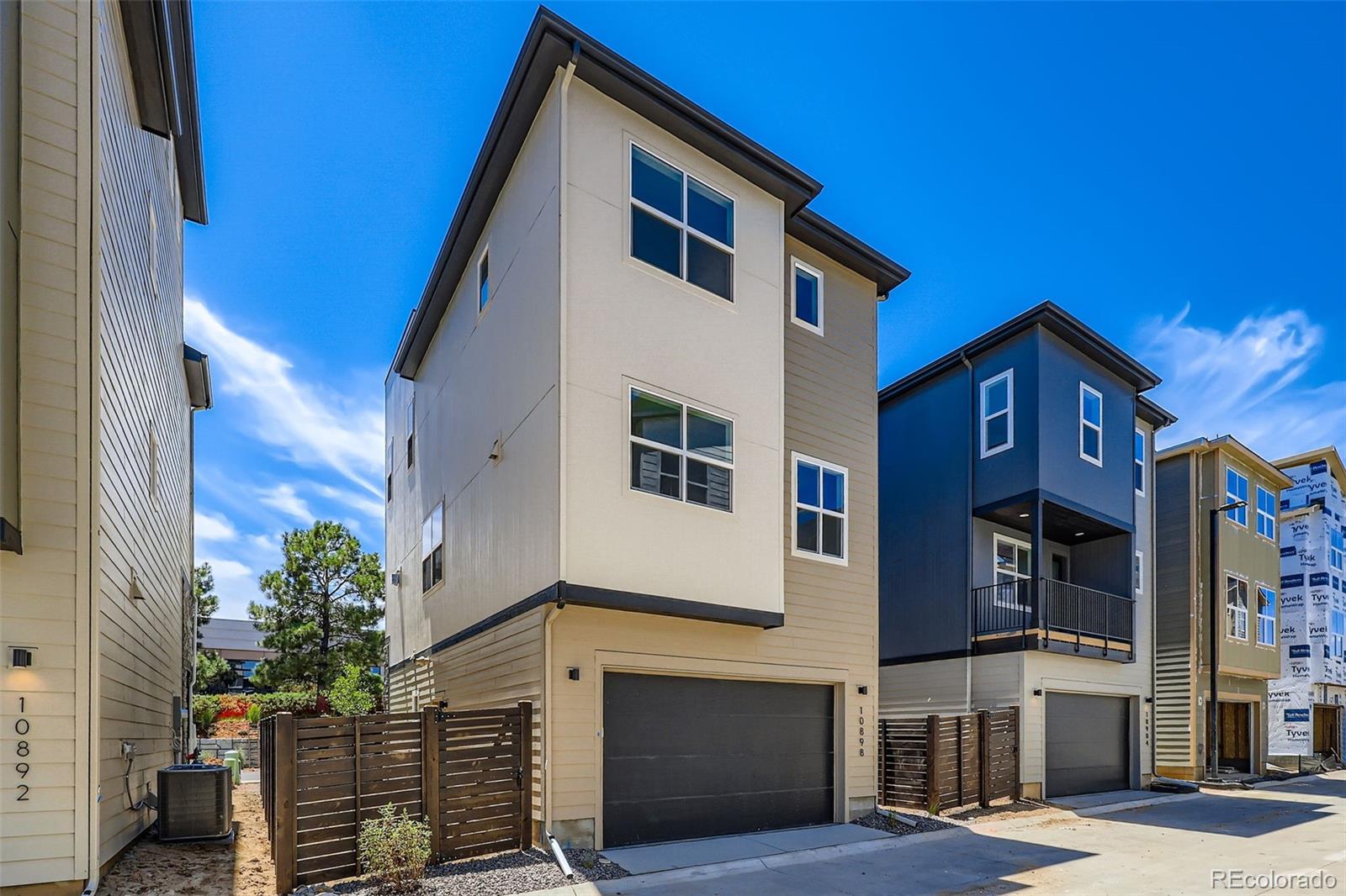 Centennial, Colorado, 80112, United States, 2 Bedrooms Bedrooms, ,4 BathroomsBathrooms,Residential,For Sale,1793200