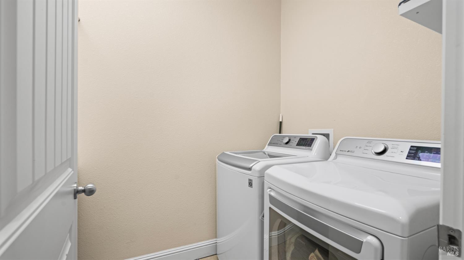 Vacaville, California, 95688, United States, 5 Bedrooms Bedrooms, ,3 BathroomsBathrooms,Residential,For Sale,2005727