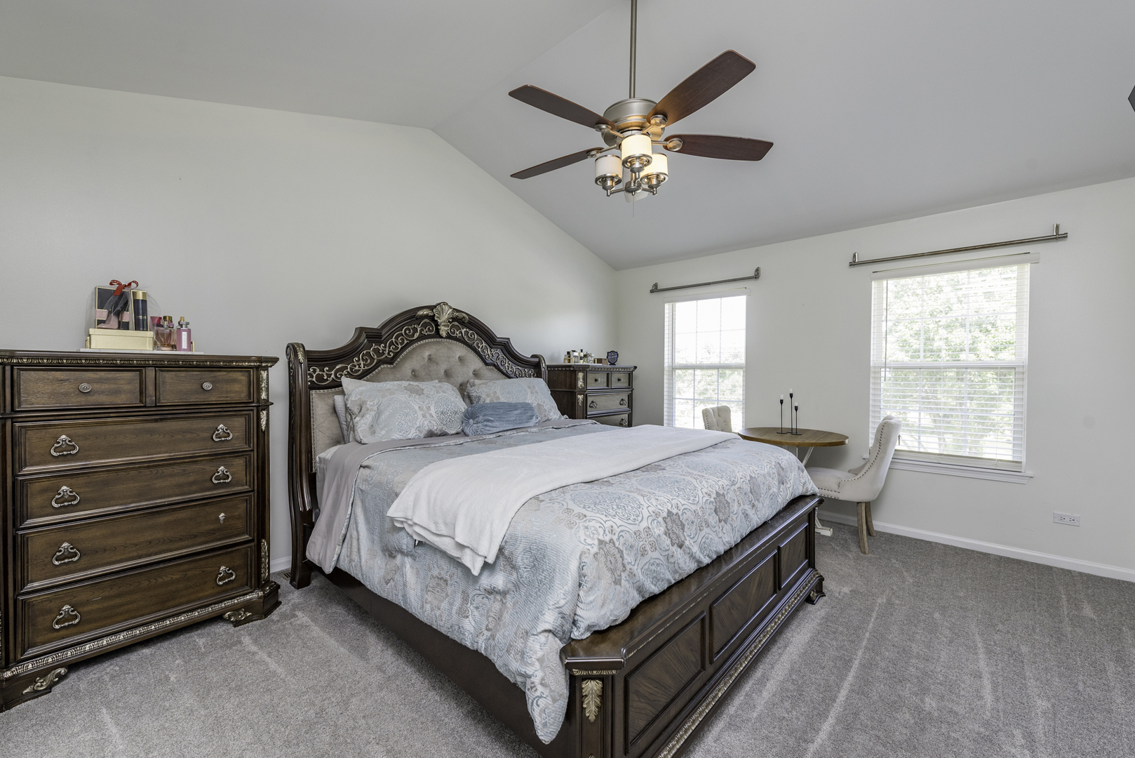 Lindenhurst, Illinois, 60046, United States, 5 Bedrooms Bedrooms, ,3 BathroomsBathrooms,Residential,For Sale,1874221