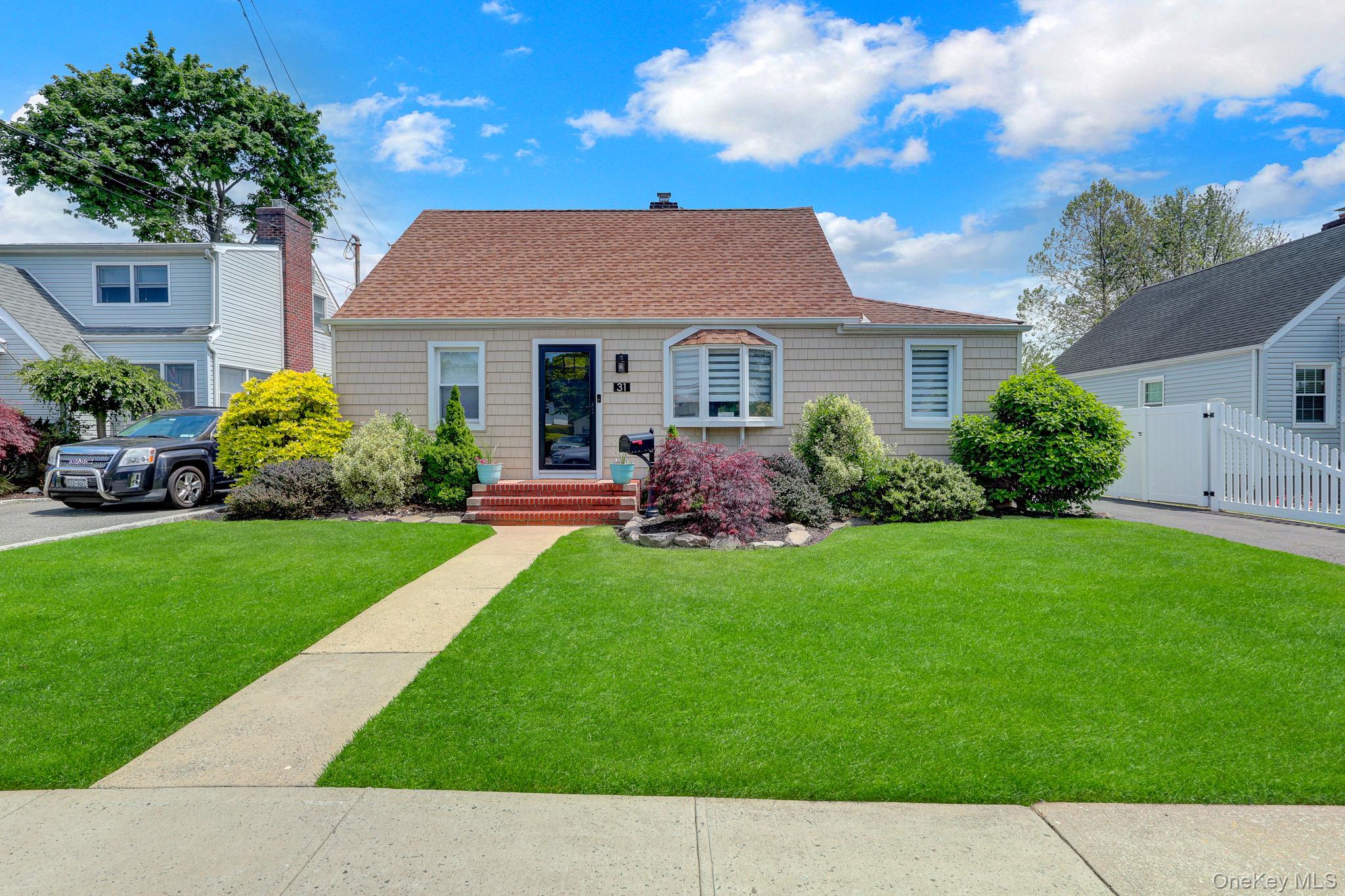  31 Locust Avenue E, Farmingdale, NY, 11735 - 物件實景