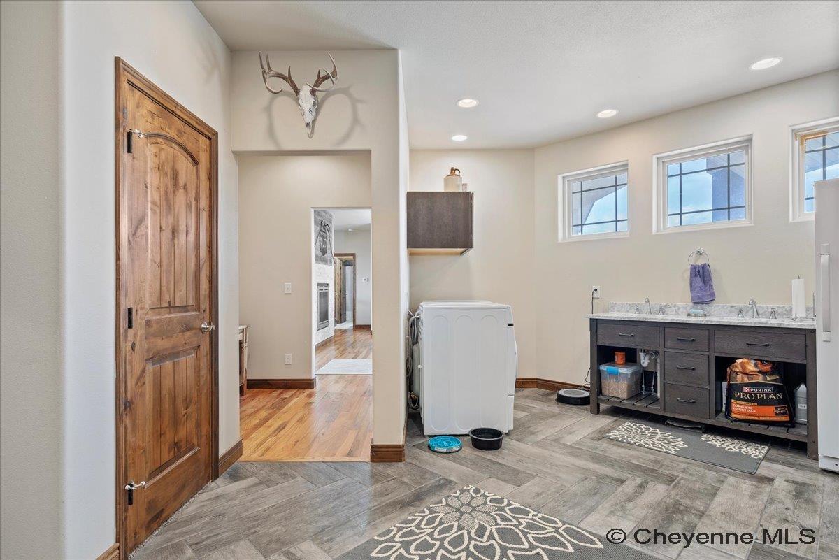 Cheyenne, Wyoming, 82009, United States, 5 Bedrooms Bedrooms, ,5 BathroomsBathrooms,Residential,For Sale,1903698