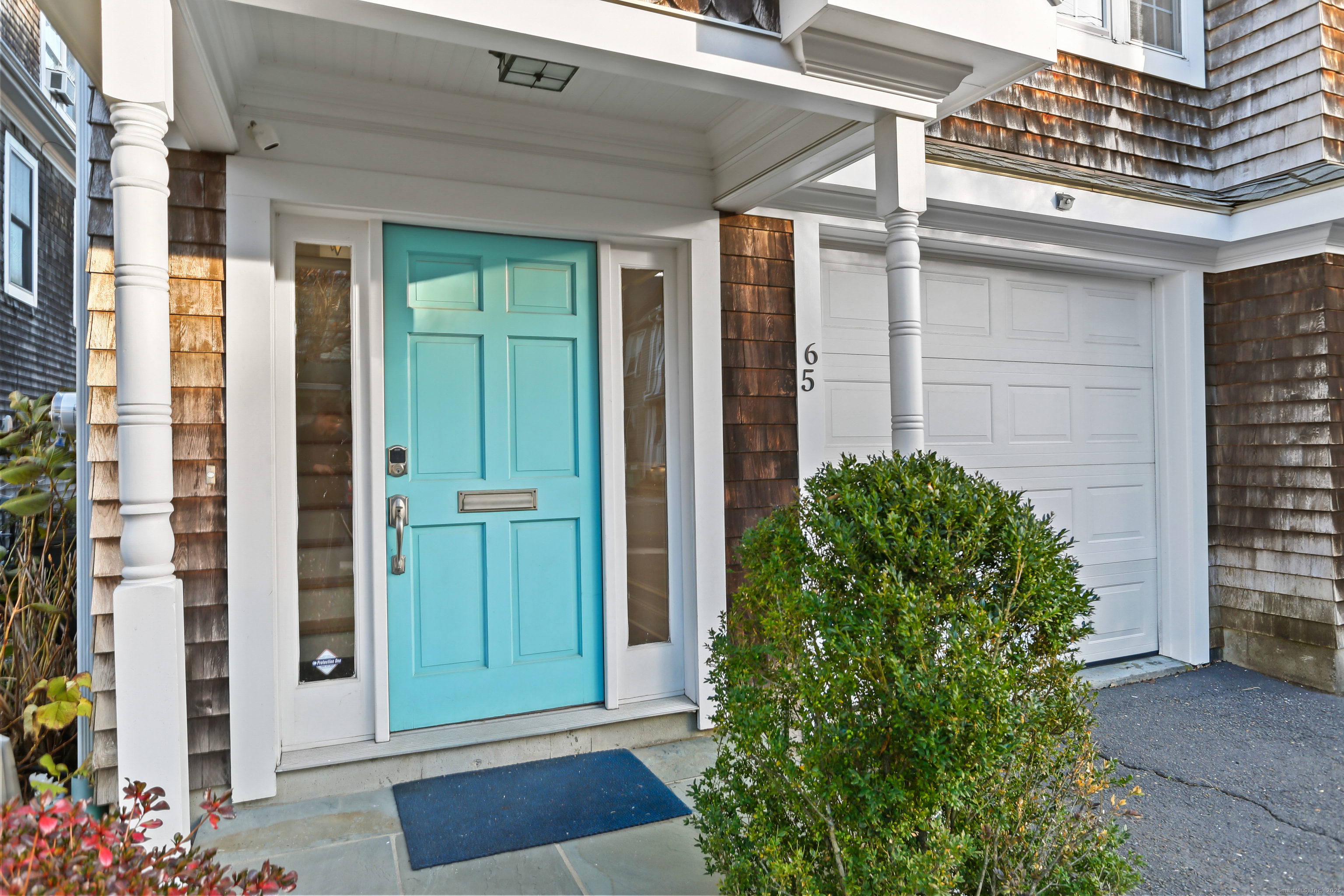 Fairfield, Connecticut, 06824, United States, 3 Bedrooms Bedrooms, ,3 BathroomsBathrooms,Residential,For Sale,2001723