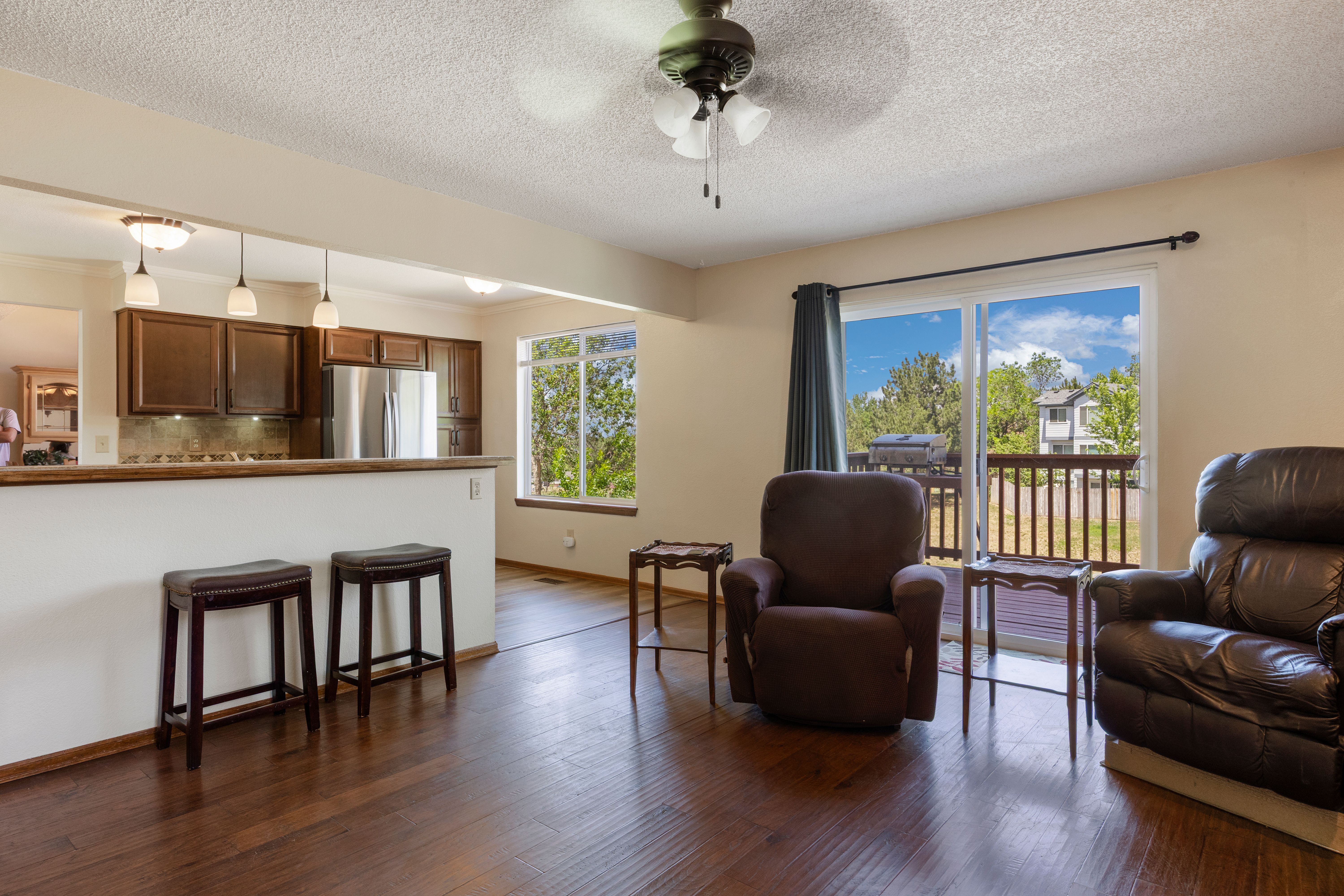  Wonderful 2 Story with finished walk-out basement. - 物件實景
