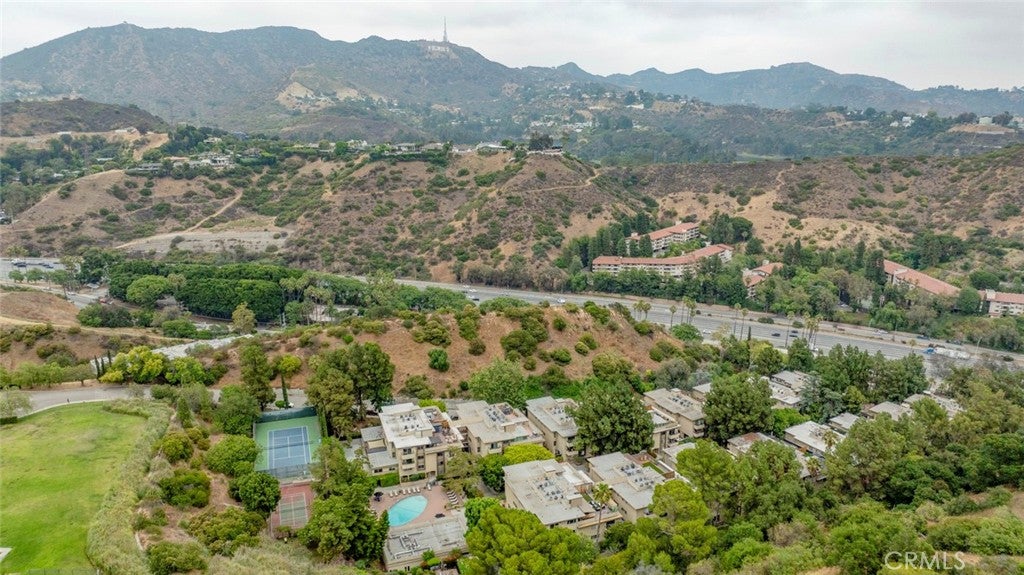Los Angeles, California, 90068, United States, 2 Bedrooms Bedrooms, ,1 BathroomBathrooms,Residential,For Sale,1940489
