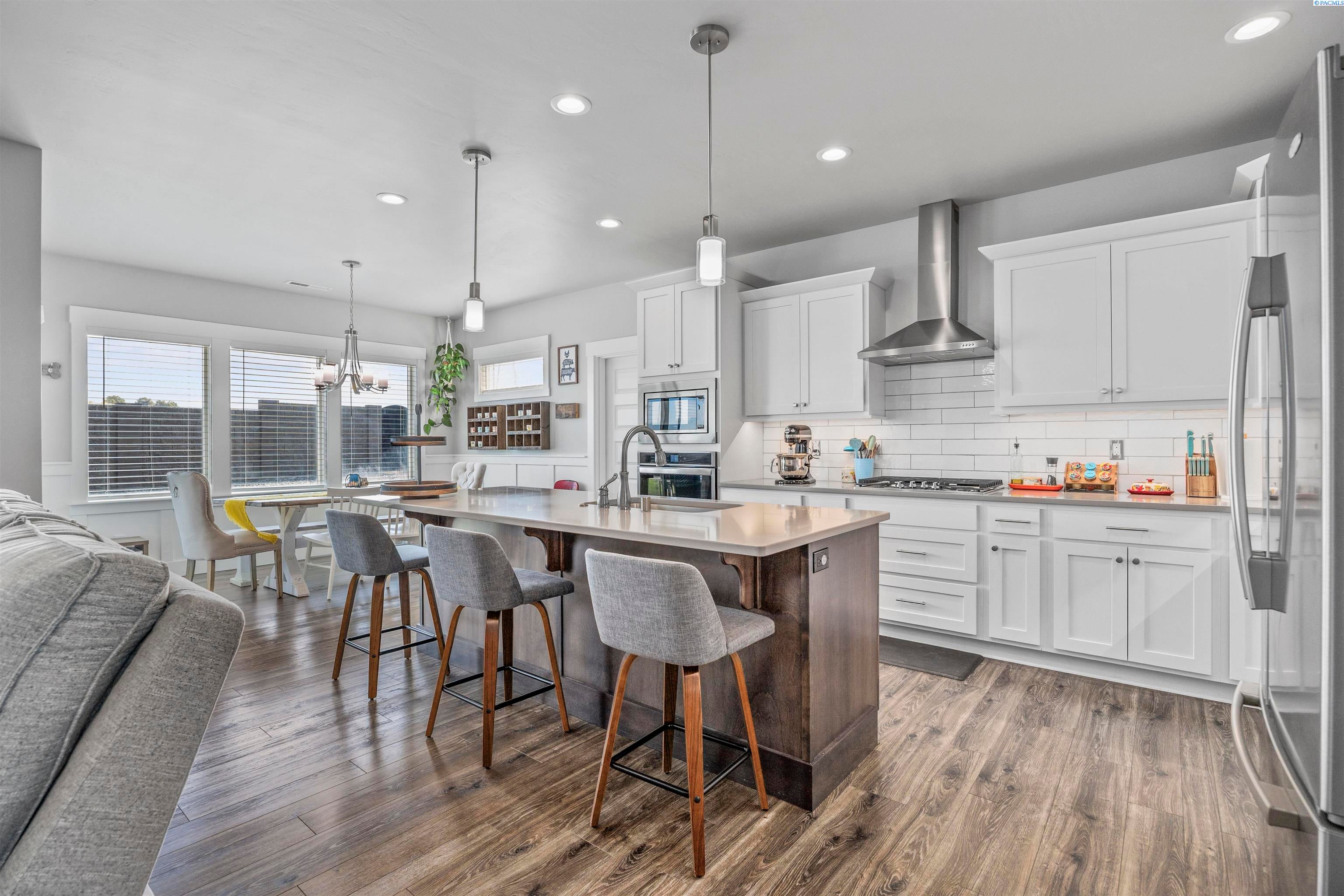 Kennewick, Washington, 99338, United States, 4 Bedrooms Bedrooms, ,3 BathroomsBathrooms,Residential,For Sale,1977201