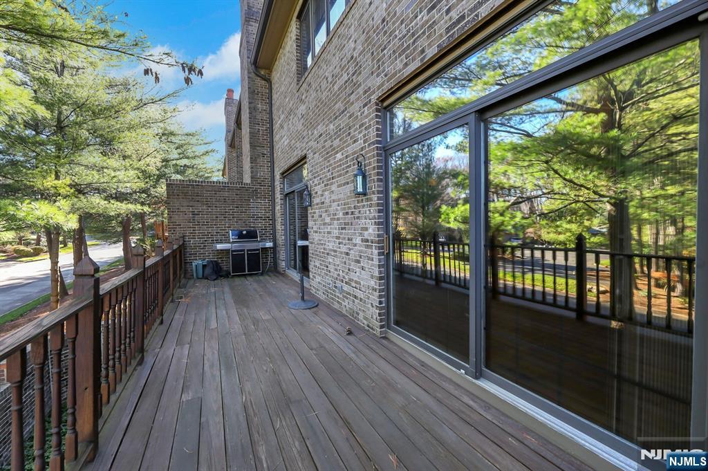 Park Ridge, New Jersey, 07656, United States, 3 Bedrooms Bedrooms, ,5 BathroomsBathrooms,Residential,For Sale,2001843