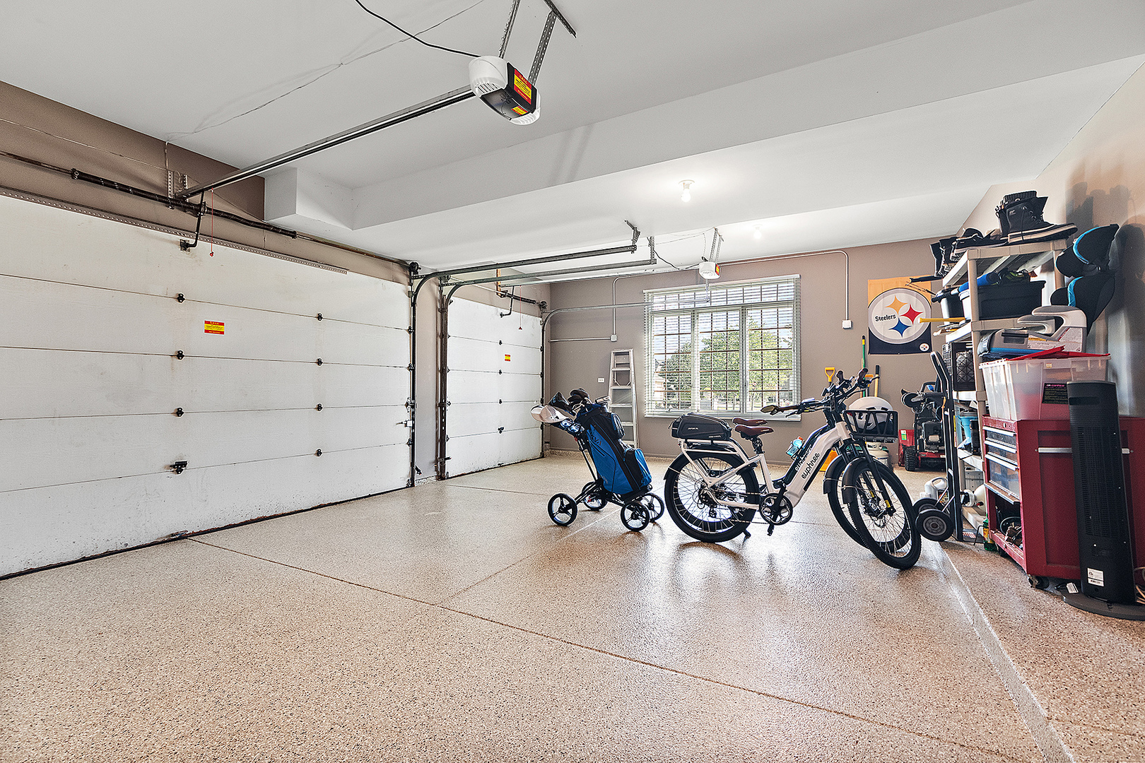 Orland Park, Illinois, 60467, United States, 5 Bedrooms Bedrooms, ,3 BathroomsBathrooms,Residential,For Sale,1937885