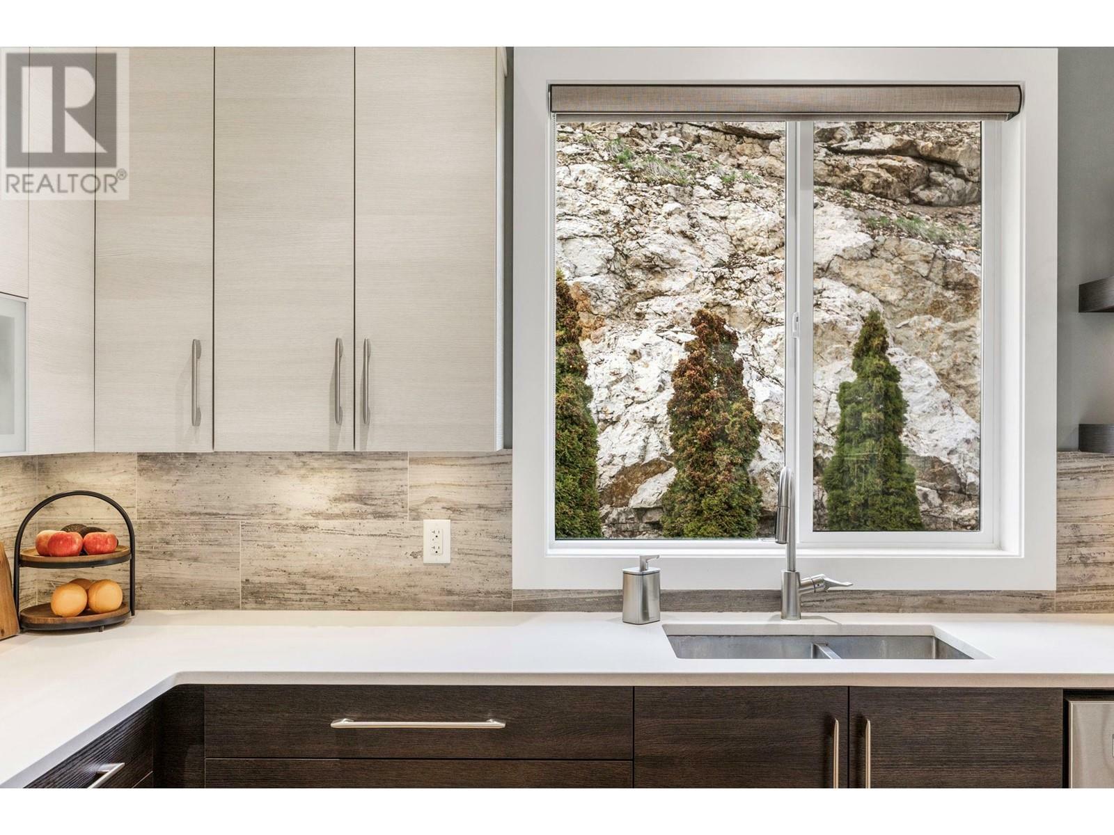 KELOWNA, British Columbia, V1P 1T1, CA, 4 Bedrooms Bedrooms, ,3 BathroomsBathrooms,Residential,For Sale,1837961