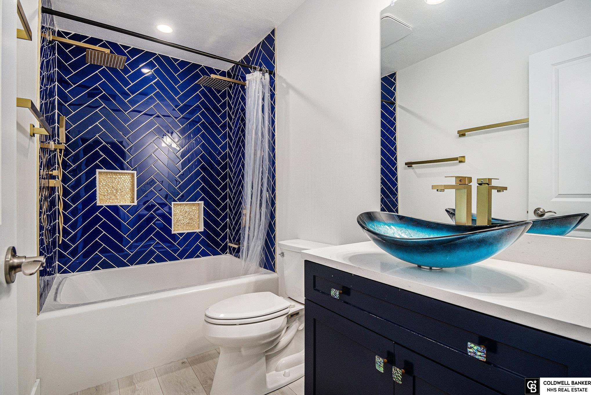 Bennington, Nebraska, 68007, United States, 6 Bedrooms Bedrooms, ,4 BathroomsBathrooms,Residential,For Sale,1969201