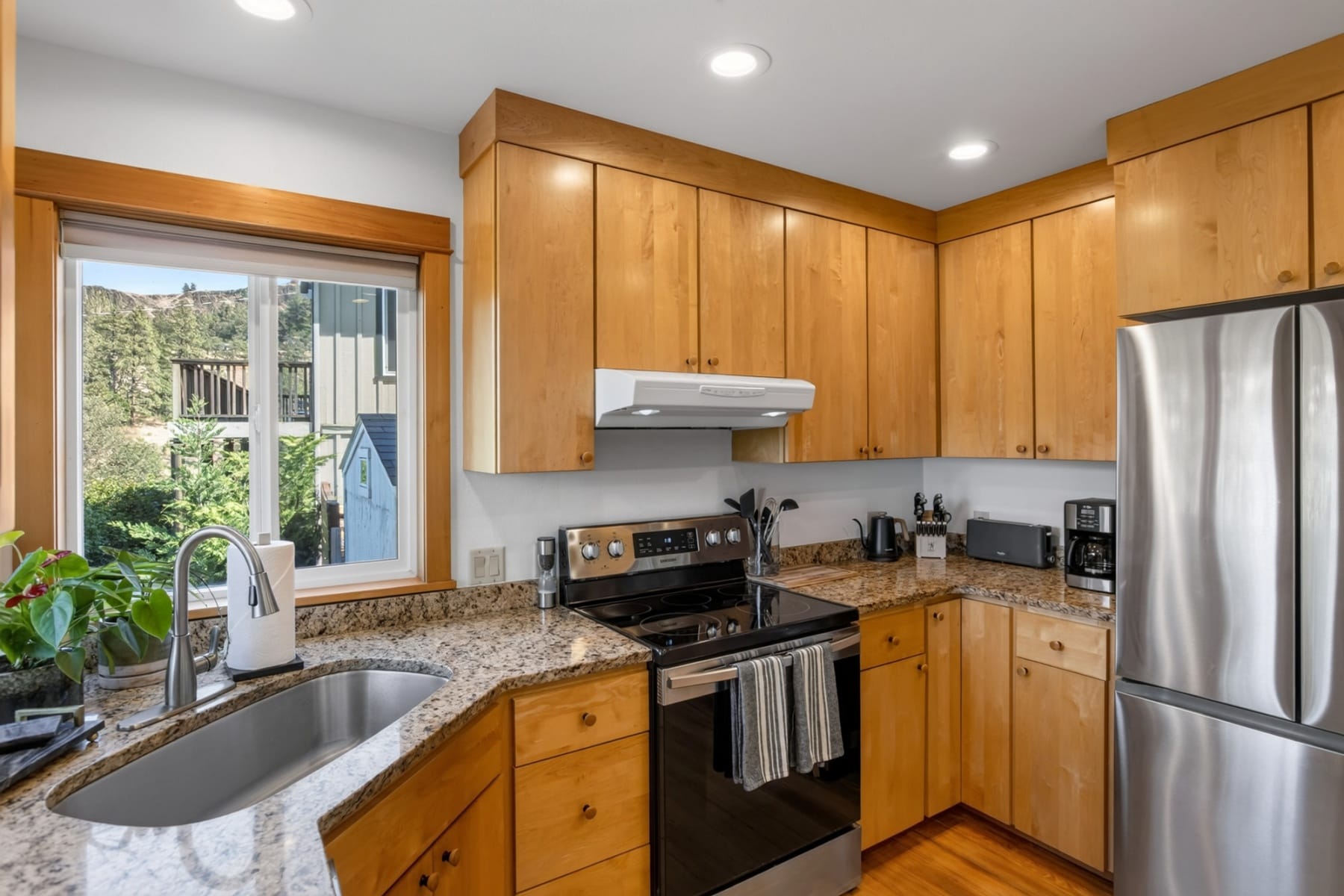 407 HUSKEY RD Mosier, OR 97040 - 物件實景