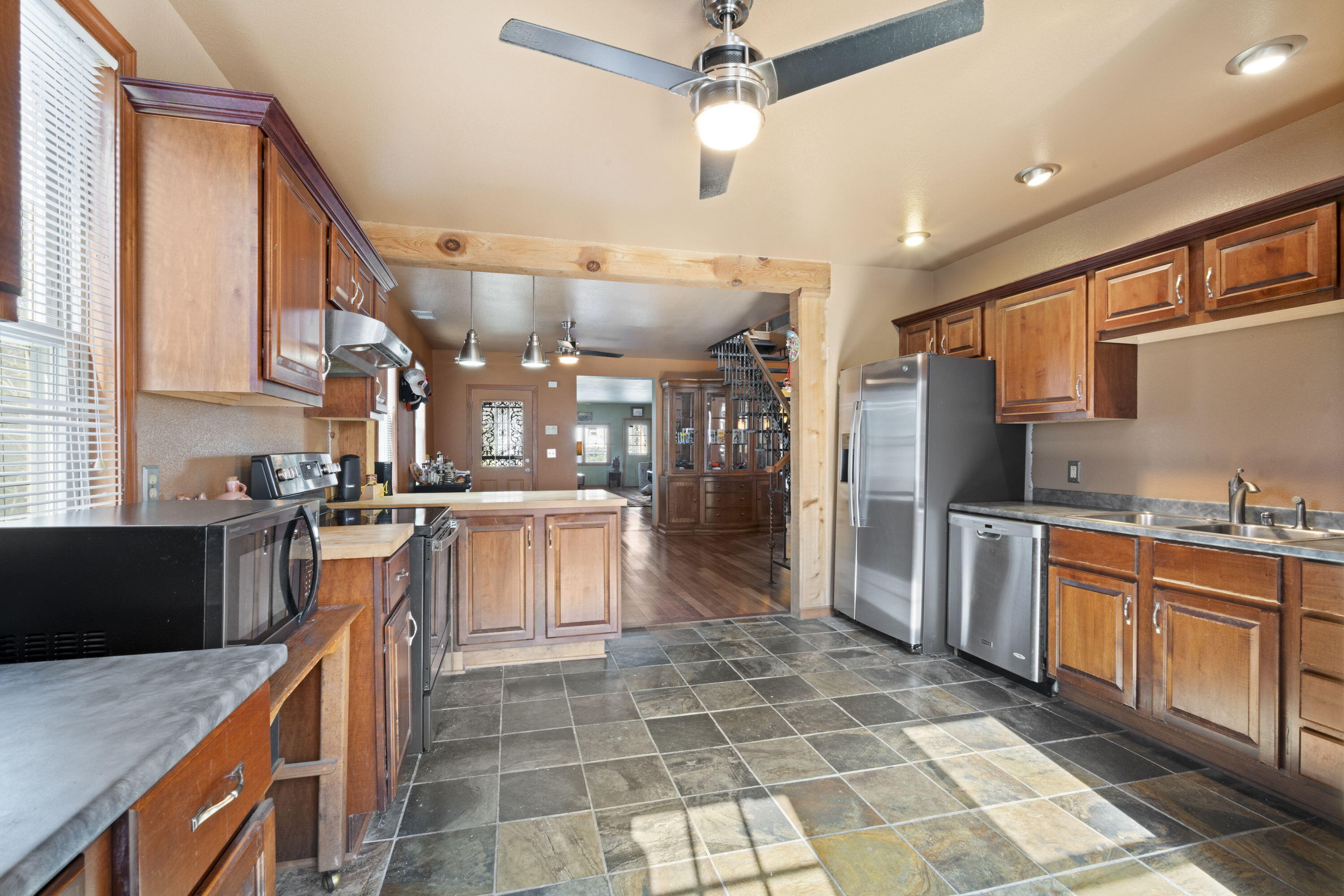 Milwaukee, Wisconsin, 53202, United States, 3 Bedrooms Bedrooms, ,3 BathroomsBathrooms,Residential,For Sale,1982792