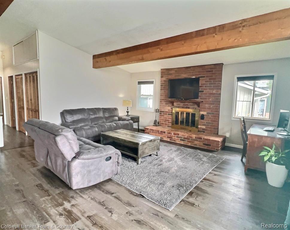 Whitmore Lake, Michigan, 48189, United States, 3 Bedrooms Bedrooms, ,2 BathroomsBathrooms,Residential,For Sale,1925473