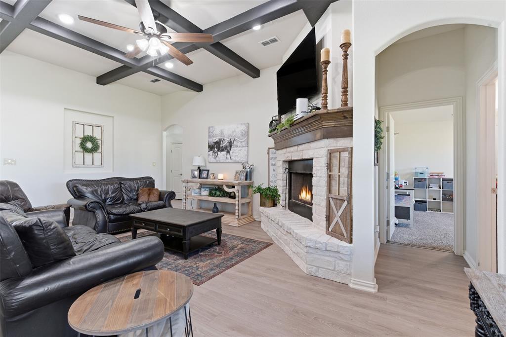 Grandview, Texas, 76050, United States, 4 Bedrooms Bedrooms, ,3 BathroomsBathrooms,Residential,For Sale,1991534