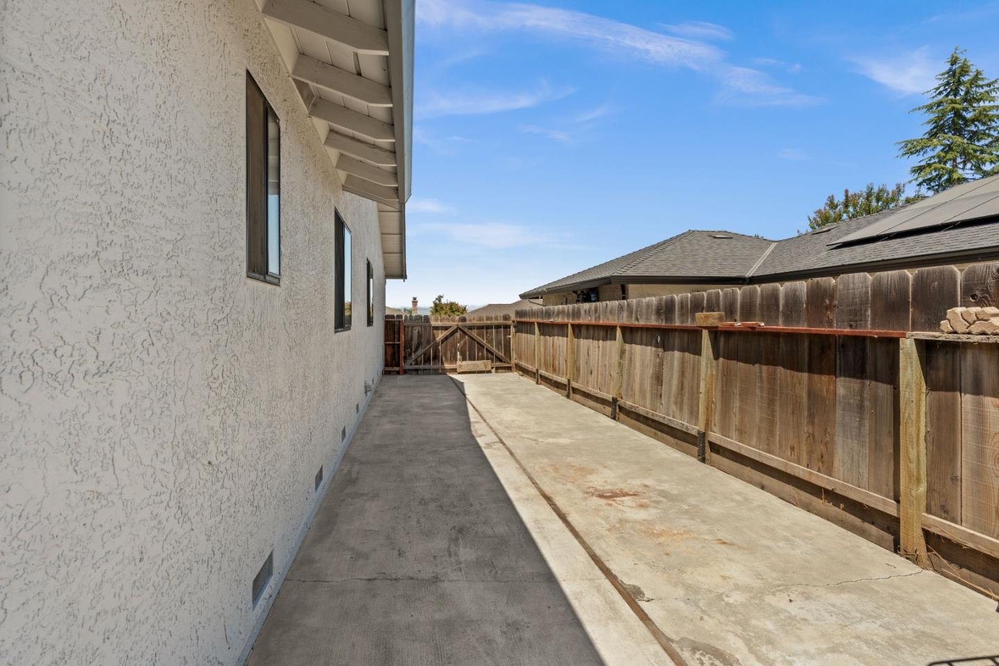 Hollister, California, 95023, United States, 3 Bedrooms Bedrooms, ,2 BathroomsBathrooms,Residential,For Sale,1903543