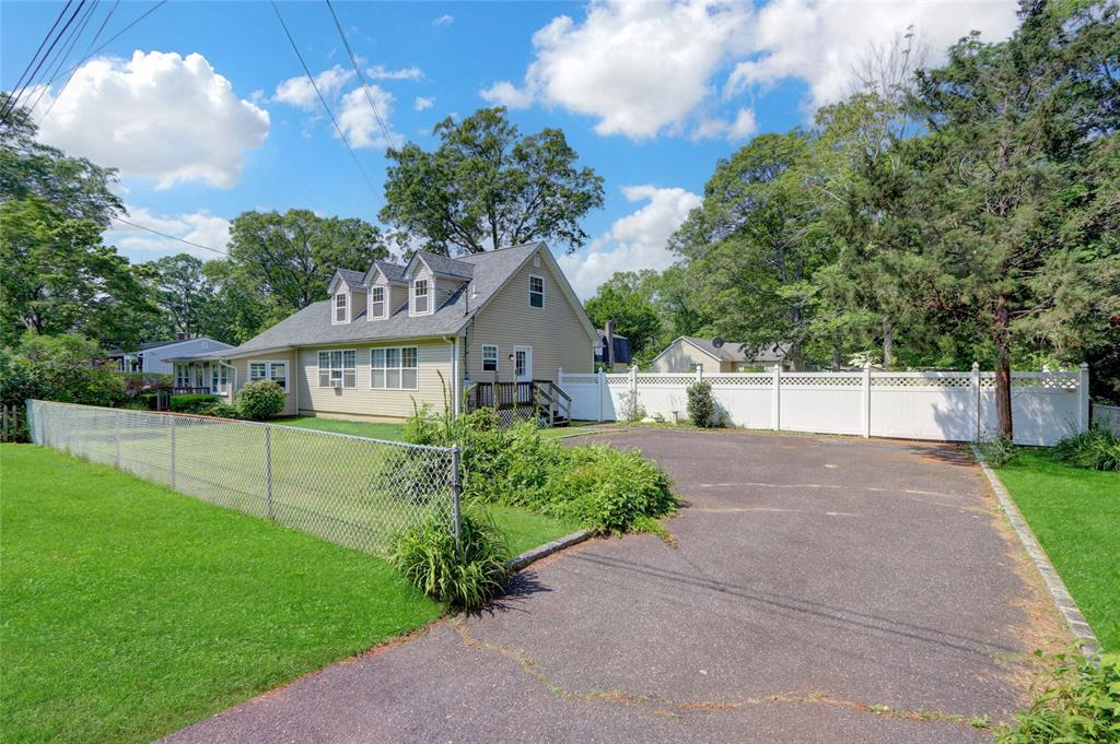 Mastic Beach, New York, 11951, United States, 5 Bedrooms Bedrooms, ,3 BathroomsBathrooms,Residential,For Sale,1974757