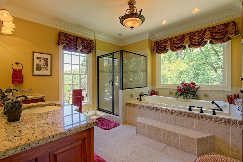 Hayesville, North Carolina, 28904, United States, 5 Bedrooms Bedrooms, ,5 BathroomsBathrooms,Residential,For Sale,1913677