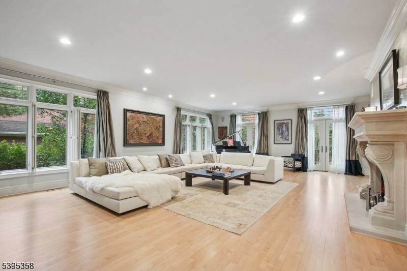 Millburn Twp., New Jersey, 07078, United States, 6 Bedrooms Bedrooms, ,7 BathroomsBathrooms,Residential,For Sale,1991831