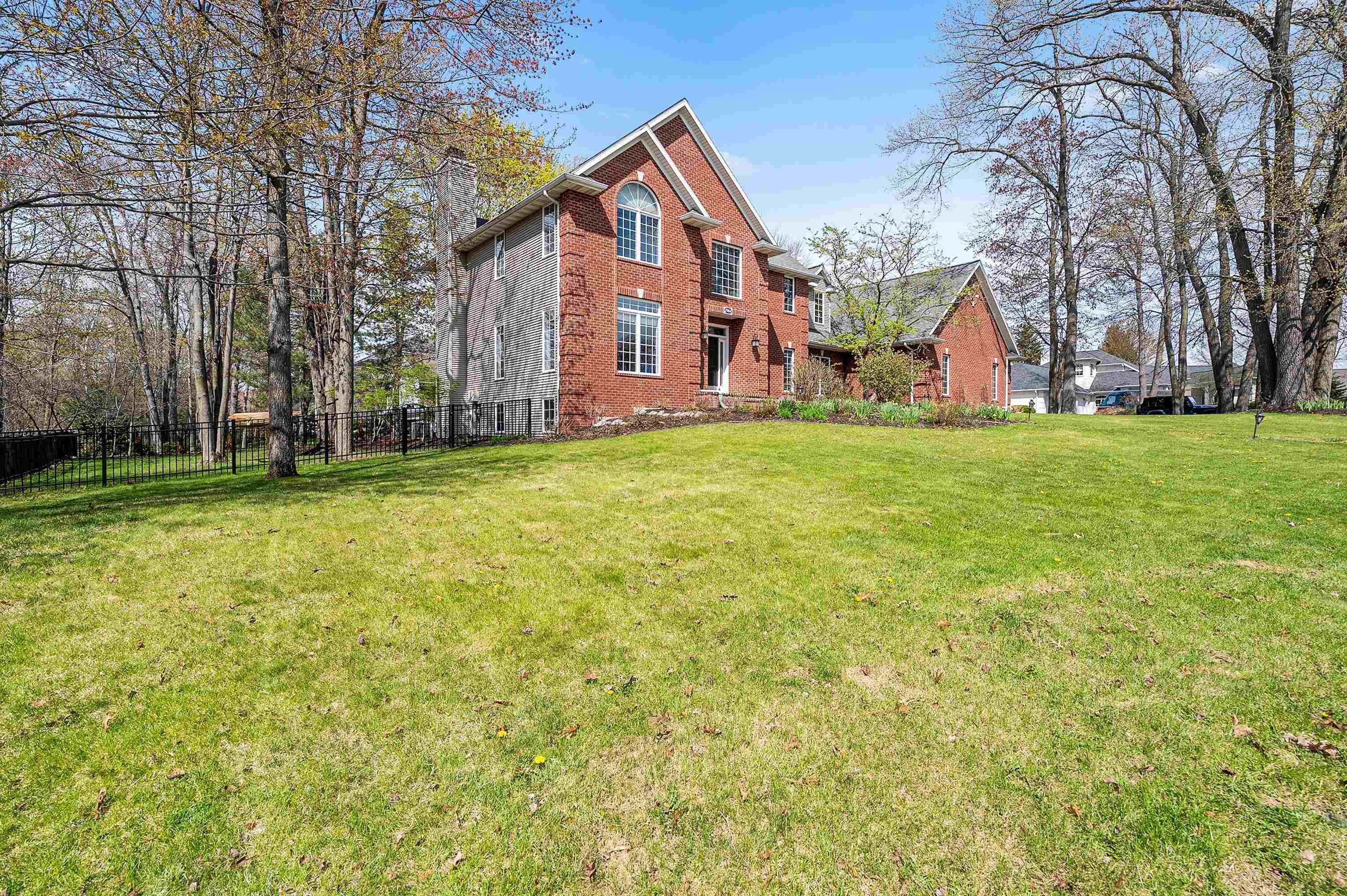 GREEN BAY, Wisconsin, 54313, United States, 4 Bedrooms Bedrooms, ,5 BathroomsBathrooms,Residential,For Sale,2048665