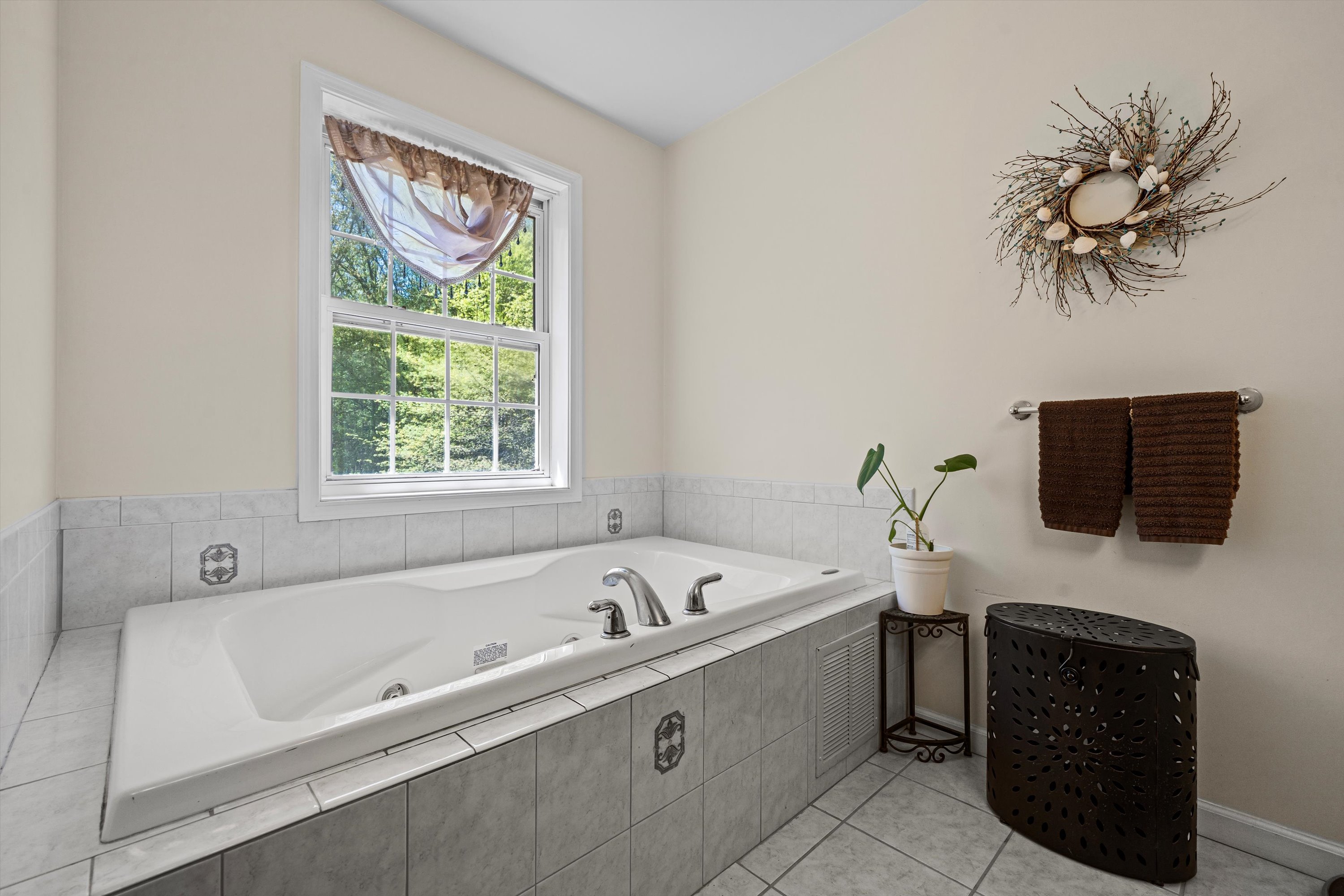 Middletown, New York, 10941, United States, 4 Bedrooms Bedrooms, ,3 BathroomsBathrooms,Residential,For Sale,1861085