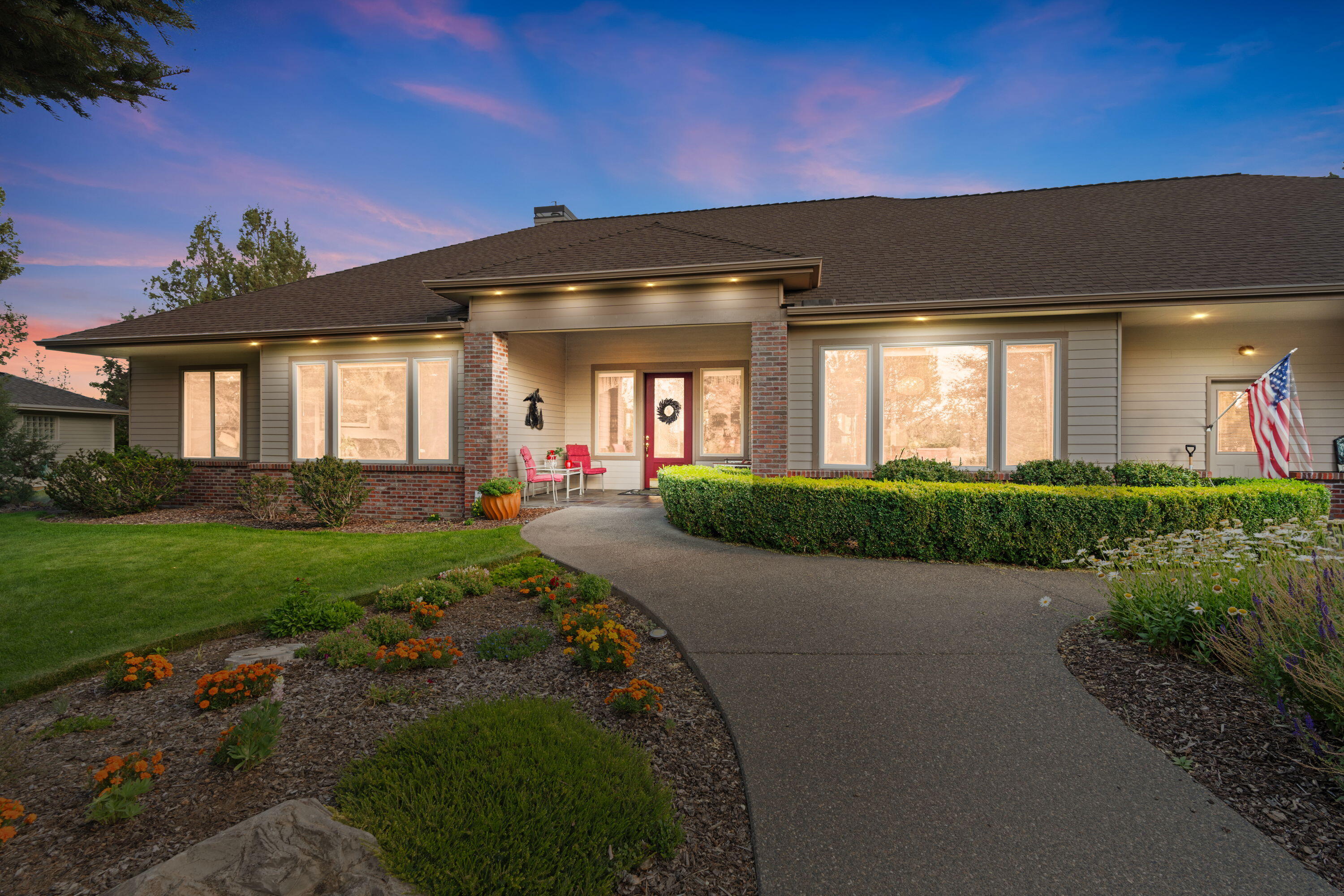 Redmond, Oregon, 97756, United States, 3 Bedrooms Bedrooms, ,3 BathroomsBathrooms,Residential,For Sale,1926997